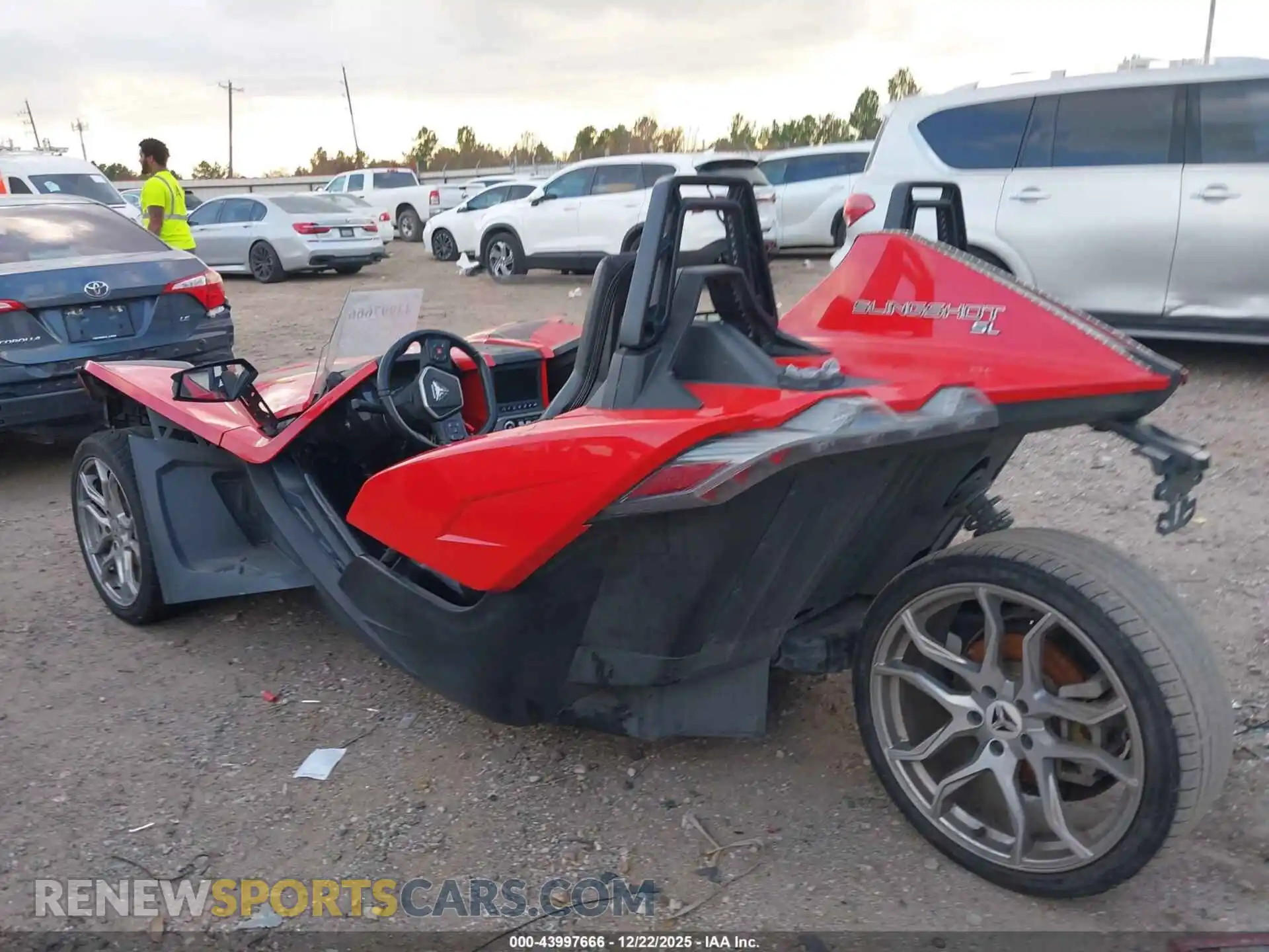 3 Photograph of a damaged car 57XAAPGD2M8142738 POLARIS SLINGSHOT 2021
