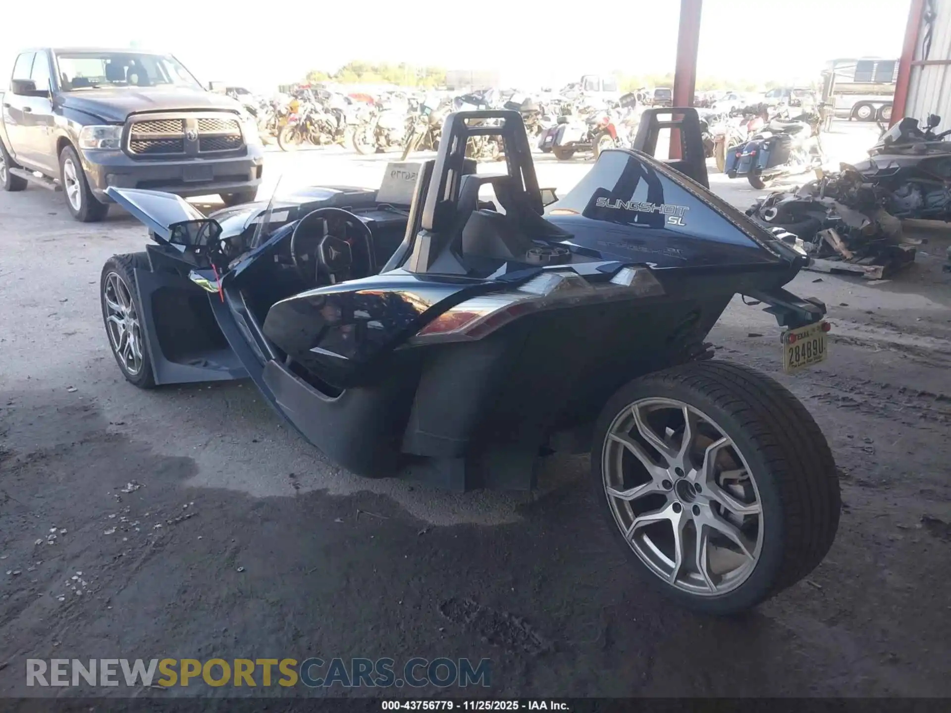 3 Photograph of a damaged car 57XAAPHD2M8141541 POLARIS SLINGSHOT 2021