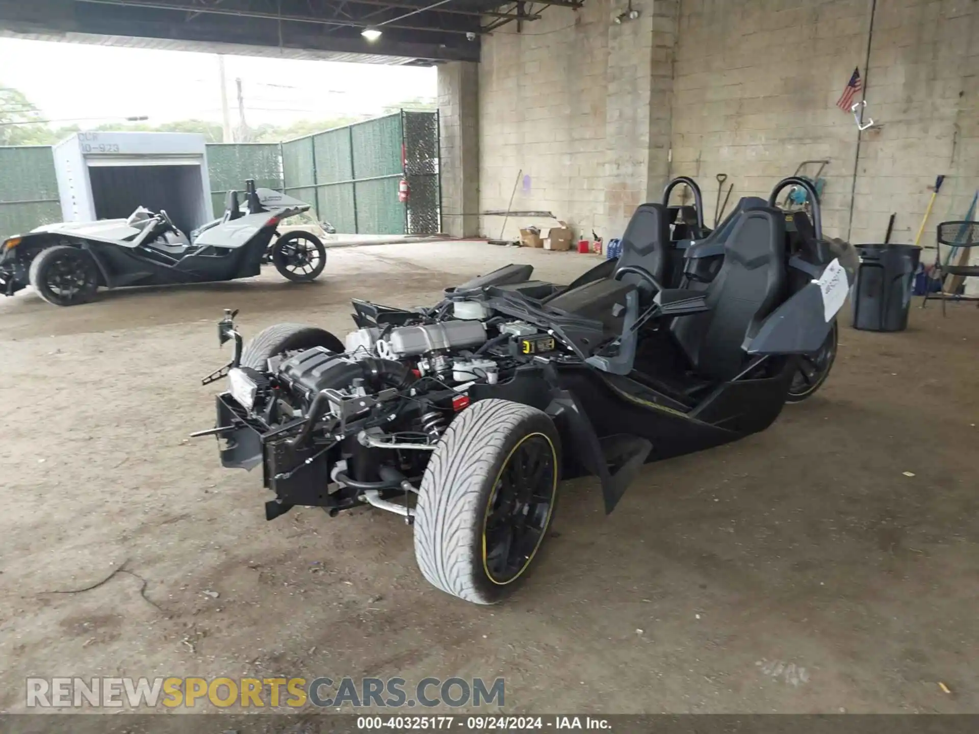 2 fotografías del automóvil dañado 57XAAPGDXP8156844 POLARIS SLINGSHOT 2023