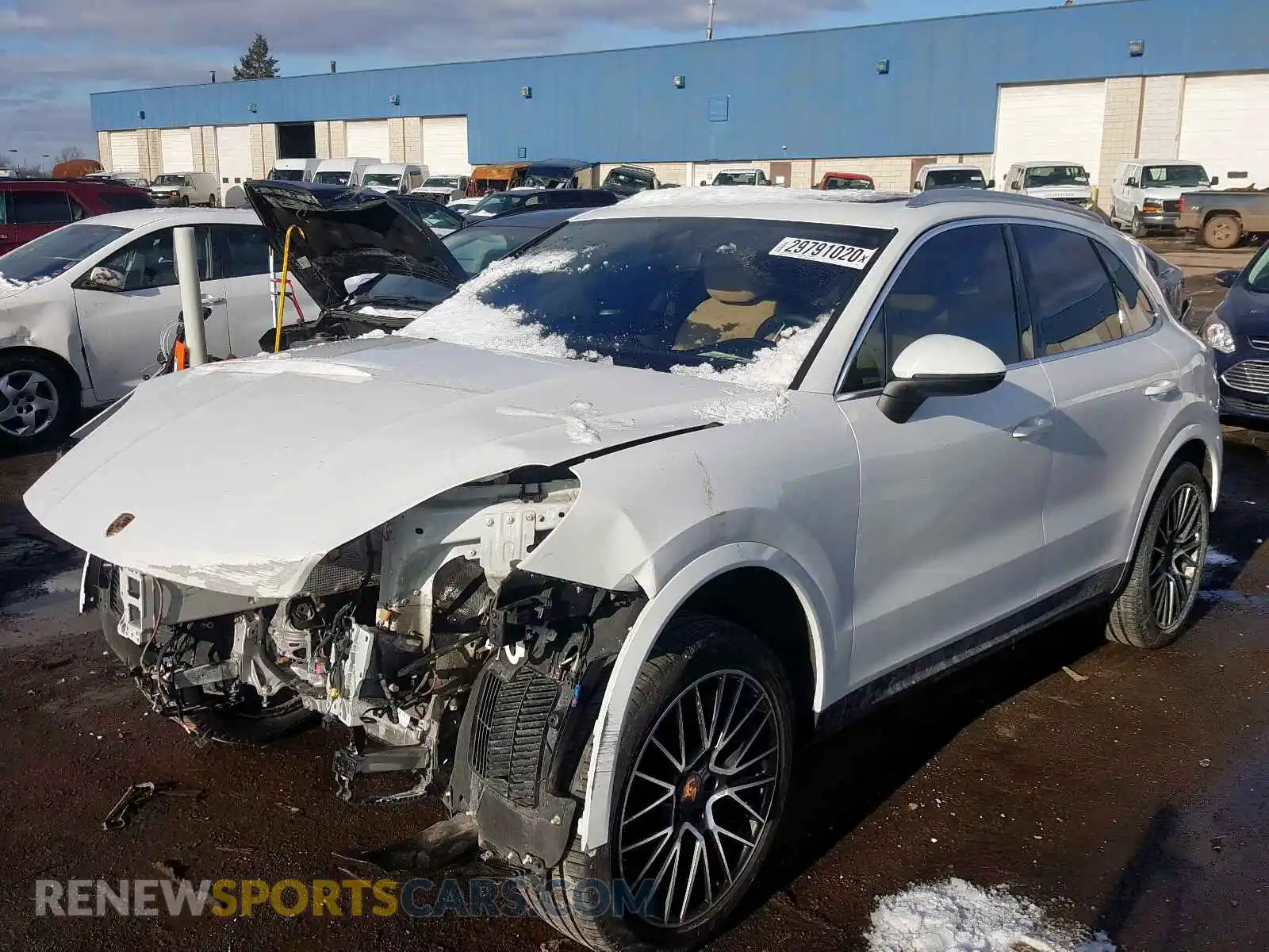 2 fotografías del automóvil dañado WP1AA2AY2KDA02764 PORSCHE CAYENNE 2019