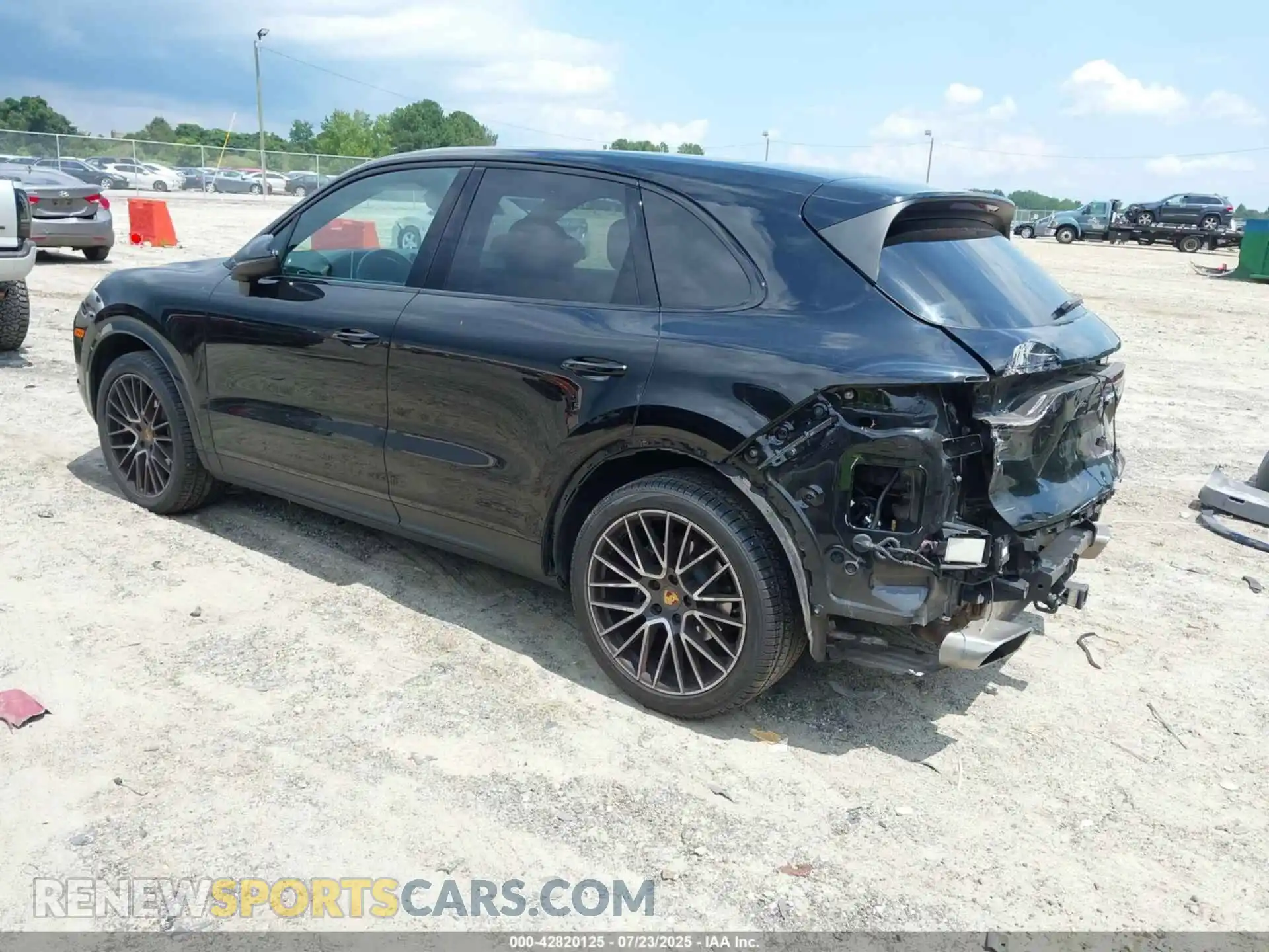 3 fotografías del automóvil dañado WP1AA2AY1MDA05903 PORSCHE CAYENNE 2021