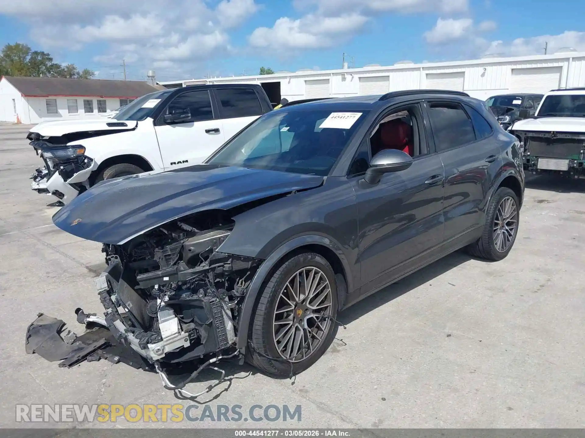 2 fotografías del automóvil dañado WP1AA2AY8MDA02965 PORSCHE CAYENNE 2021