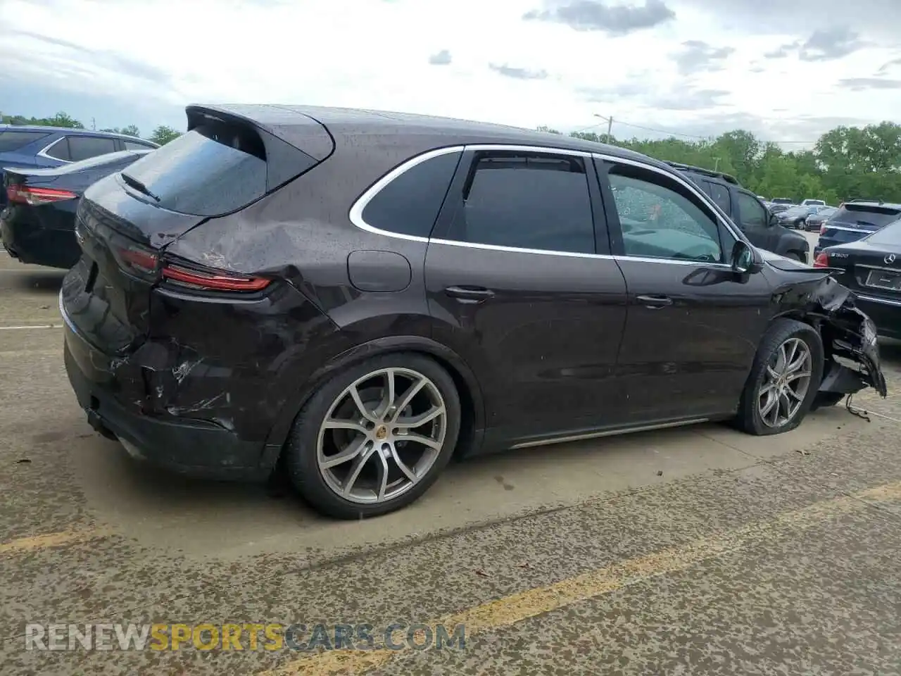 3 fotografías del automóvil dañado WP1AB2AY5MDA27223 PORSCHE CAYENNE 2021