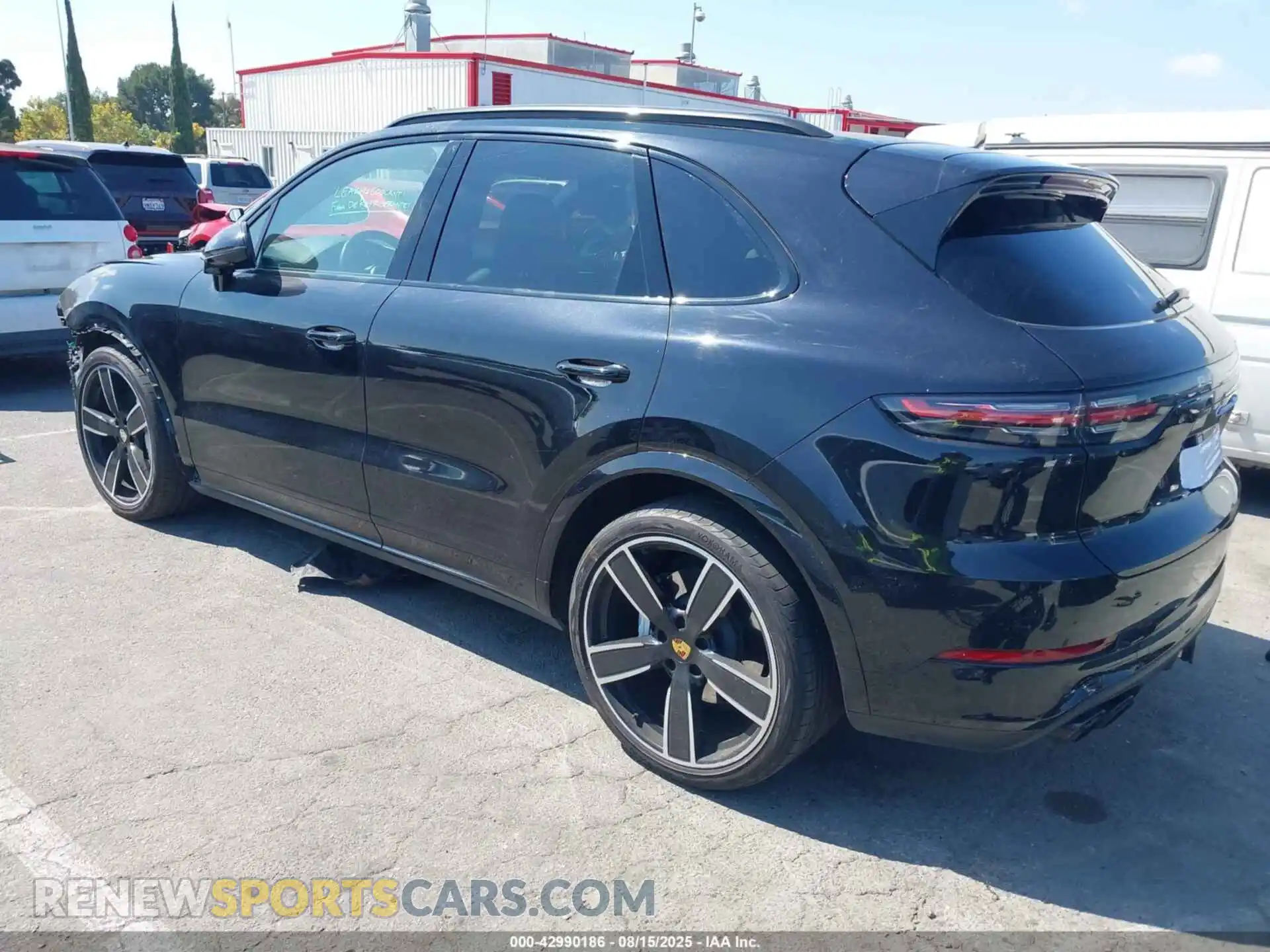 3 fotografías del automóvil dañado WP1AF2AYXMDA36018 PORSCHE CAYENNE 2021