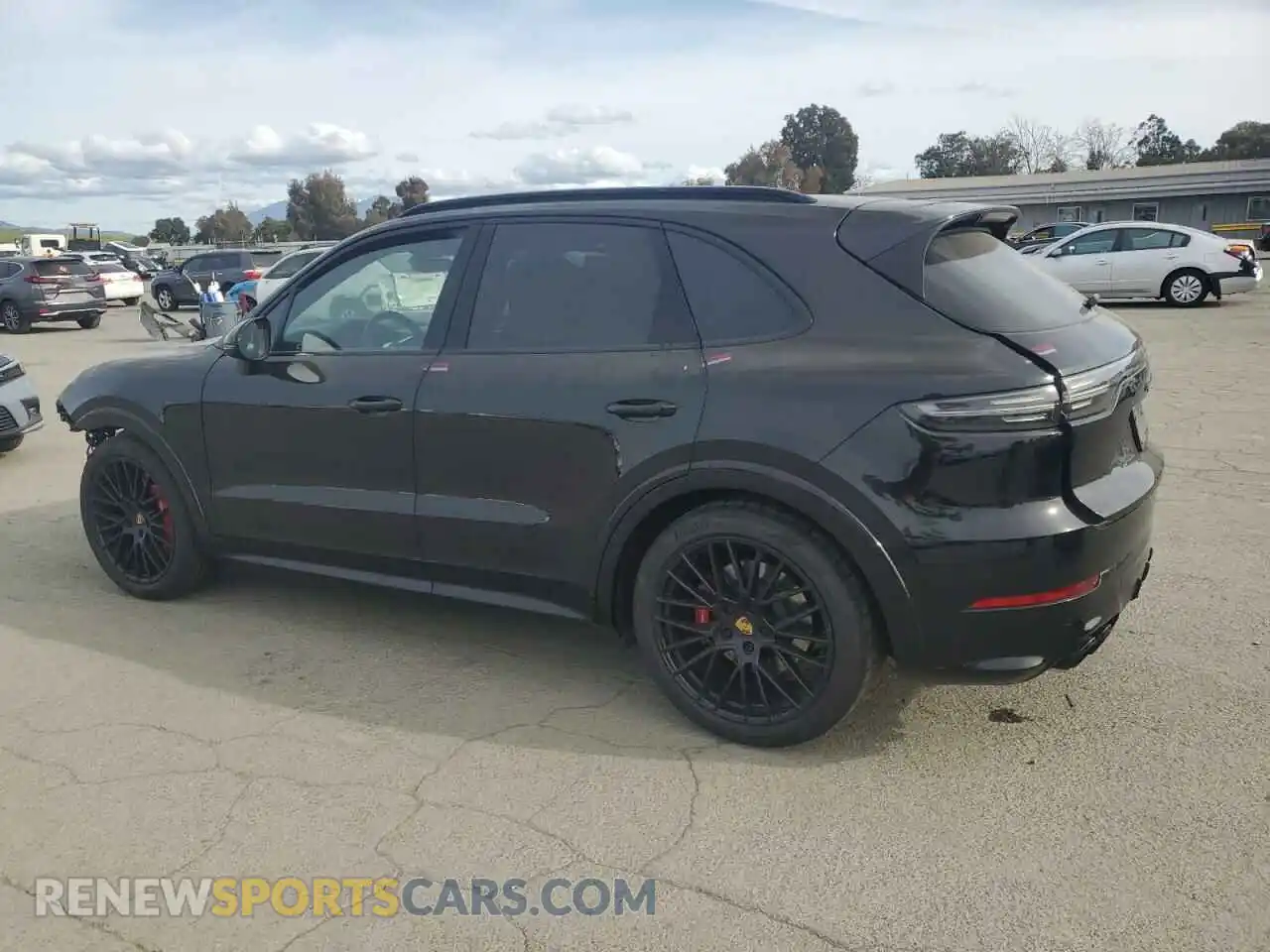 2 fotografías del automóvil dañado WP1AG2AY5MDA33718 PORSCHE CAYENNE 2021