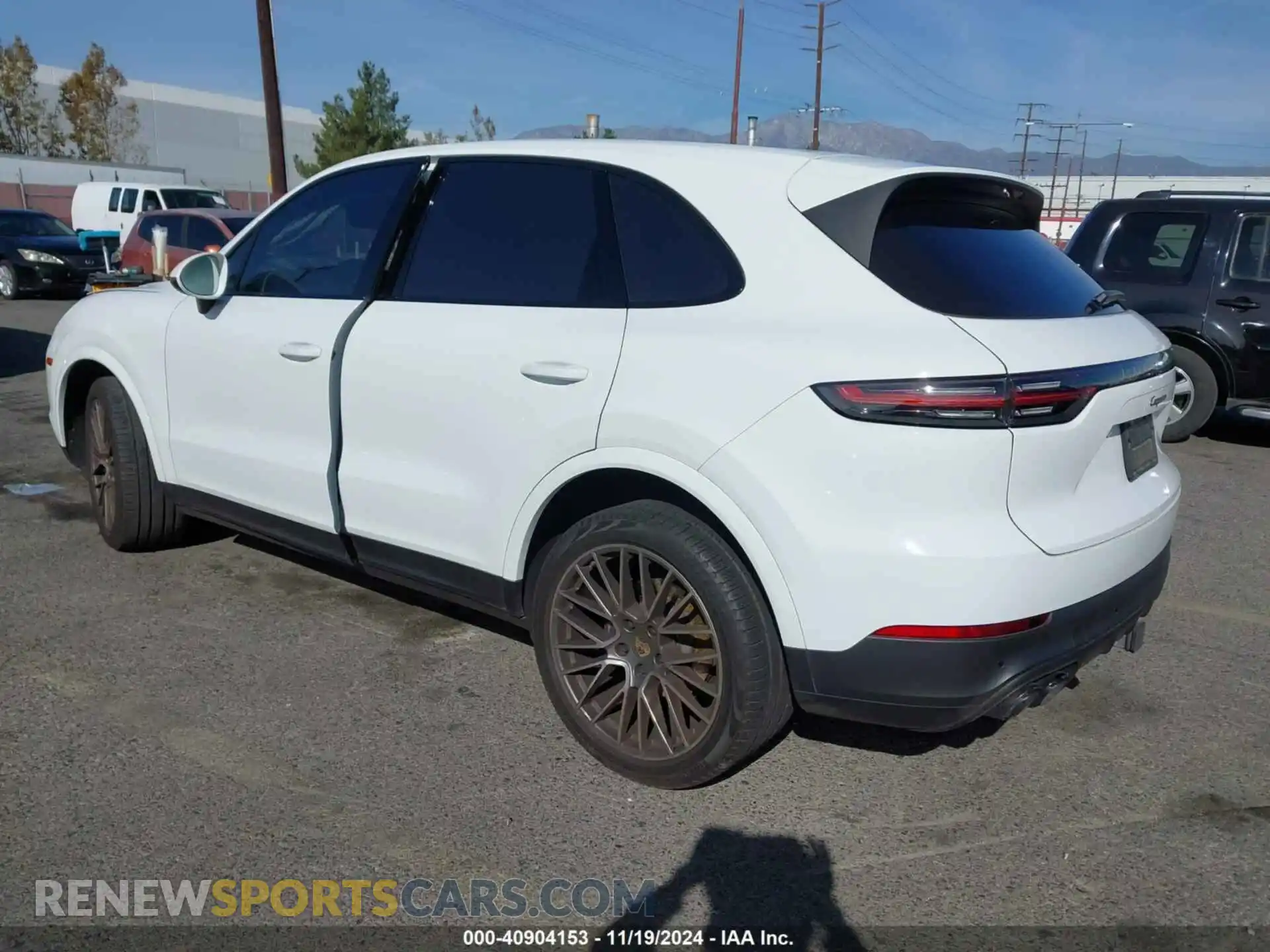 3 fotografías del automóvil dañado WP1AA2AY9NDA06671 PORSCHE CAYENNE 2022