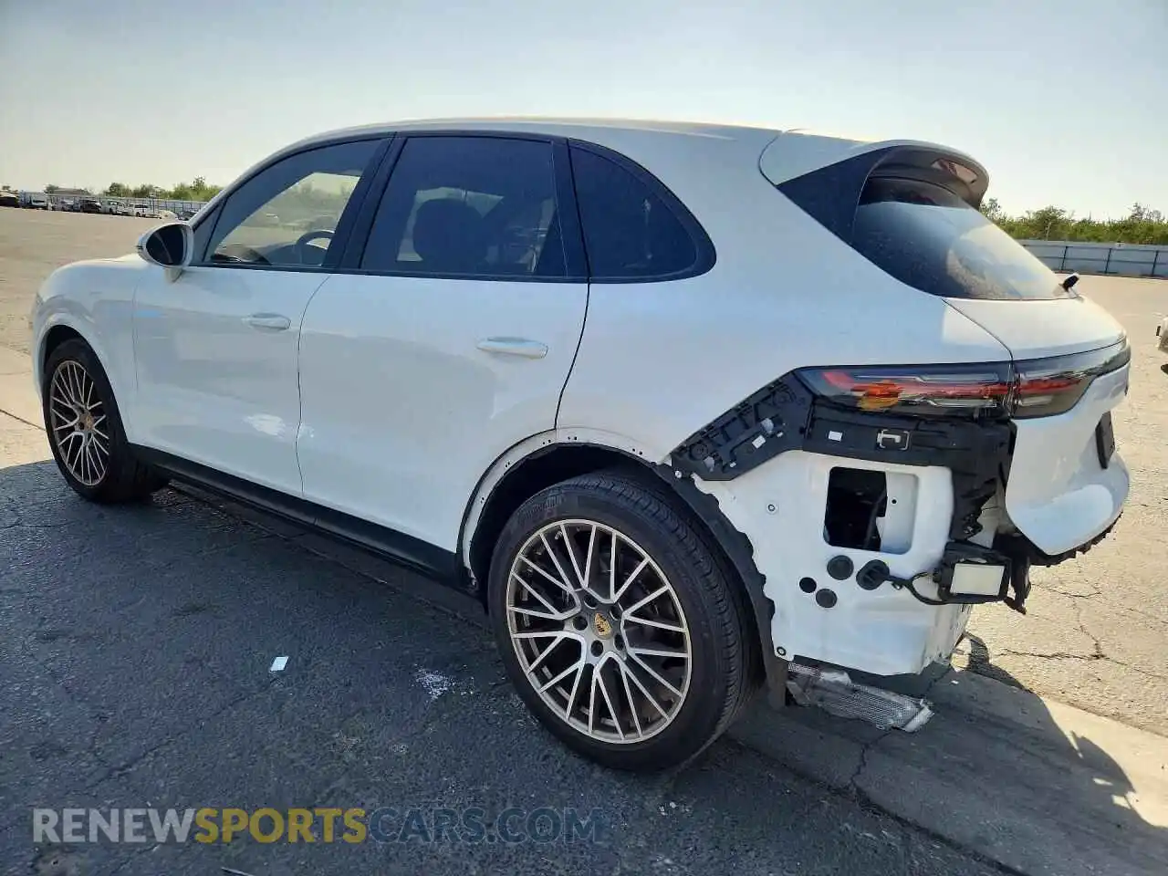 2 Фотография поврежденного автомобиля WP1AA2AY7PDA04078 PORSCHE CAYENNE 2023