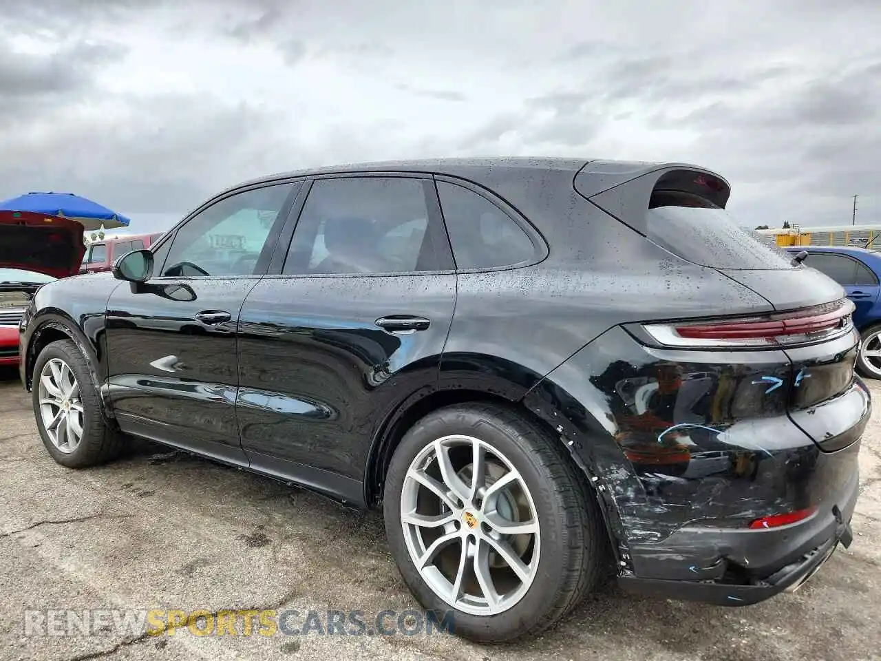 2 fotografías del automóvil dañado WP1AA2AY0RDA12350 PORSCHE CAYENNE 2024