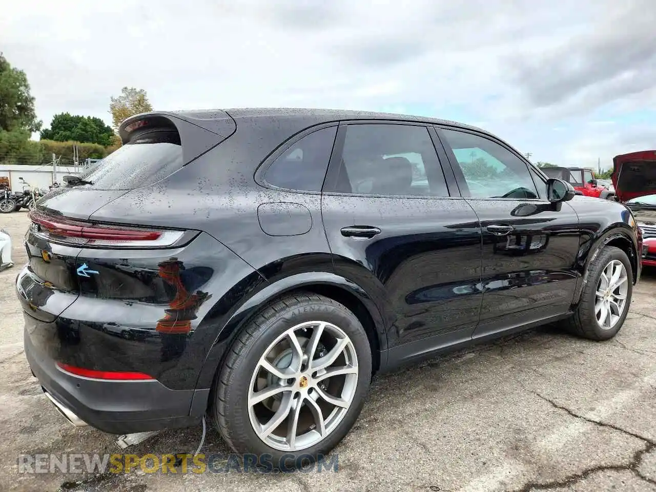 3 fotografías del automóvil dañado WP1AA2AY0RDA12350 PORSCHE CAYENNE 2024