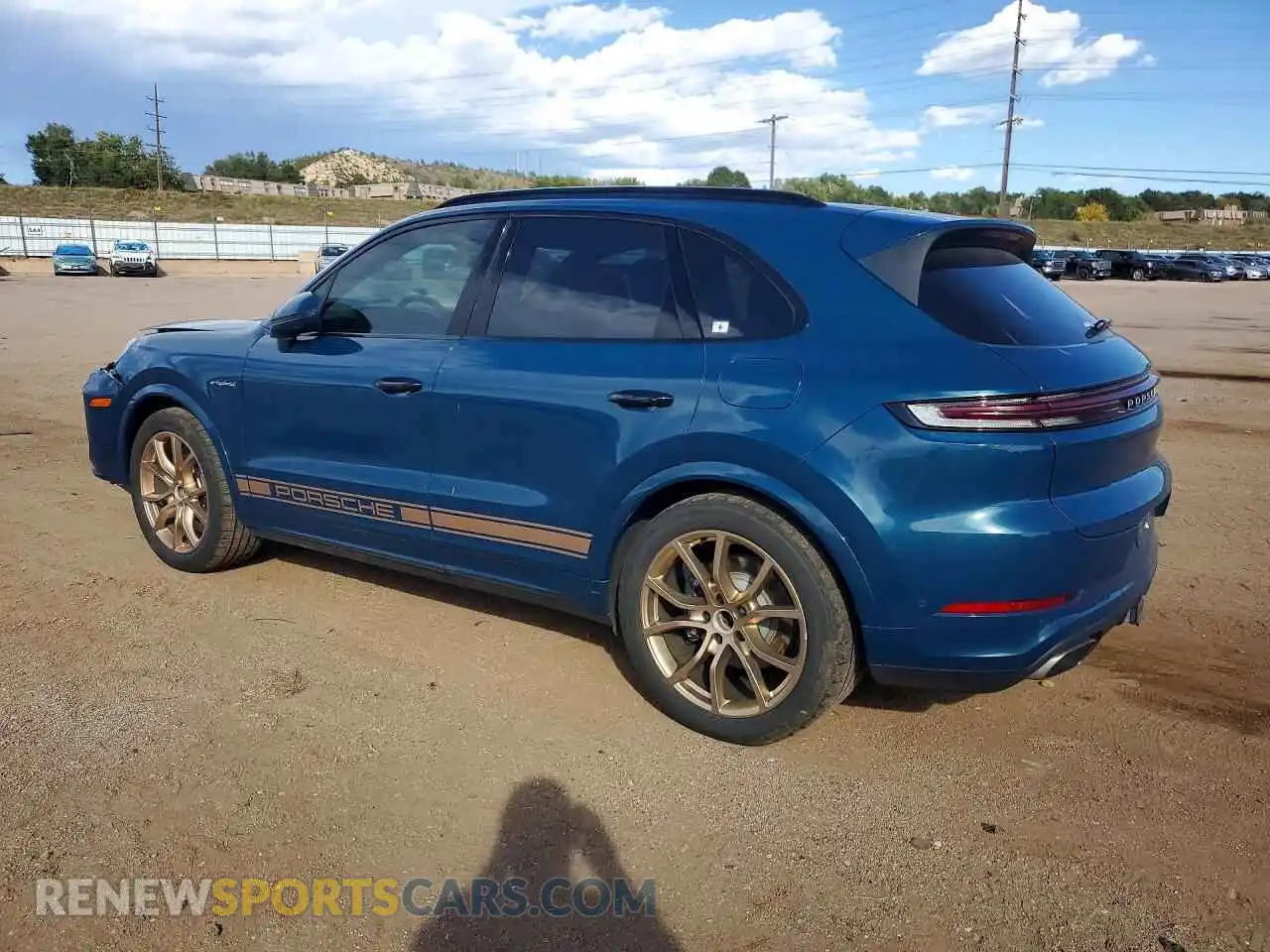 2 fotografías del automóvil dañado WP1AE2AY8RDA29353 PORSCHE CAYENNE 2024