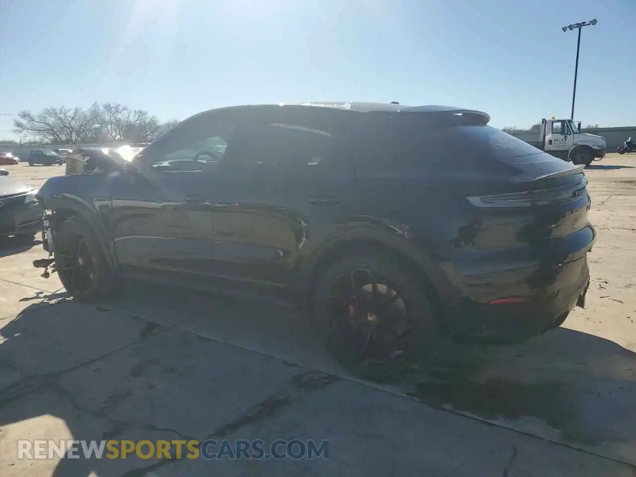 2 fotografías del automóvil dañado WP1BL2AY2RDA60107 PORSCHE CAYENNE 2024