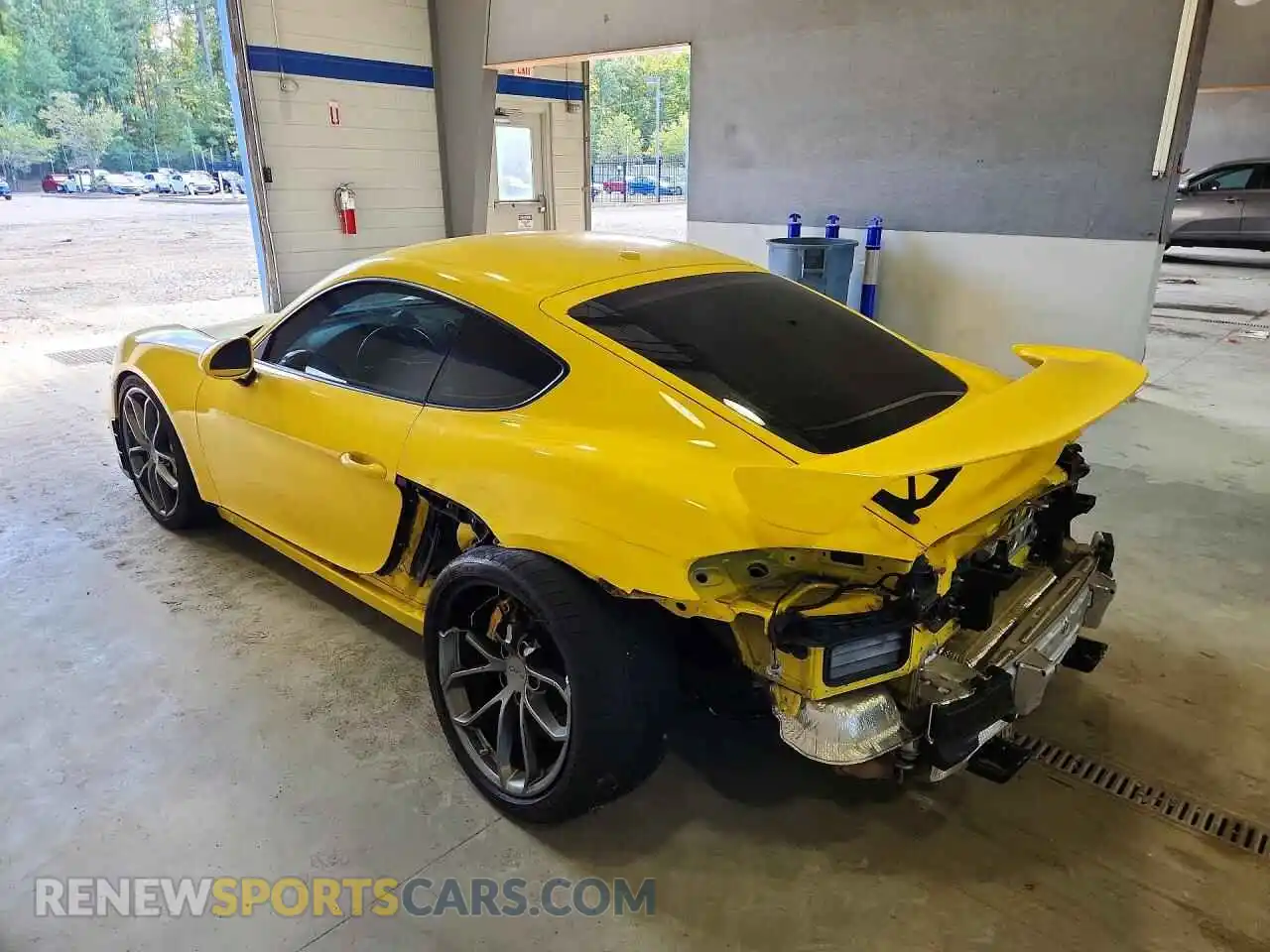 2 fotografías del automóvil dañado WP0AC2A8XMS289300 PORSCHE CAYMAN 2021