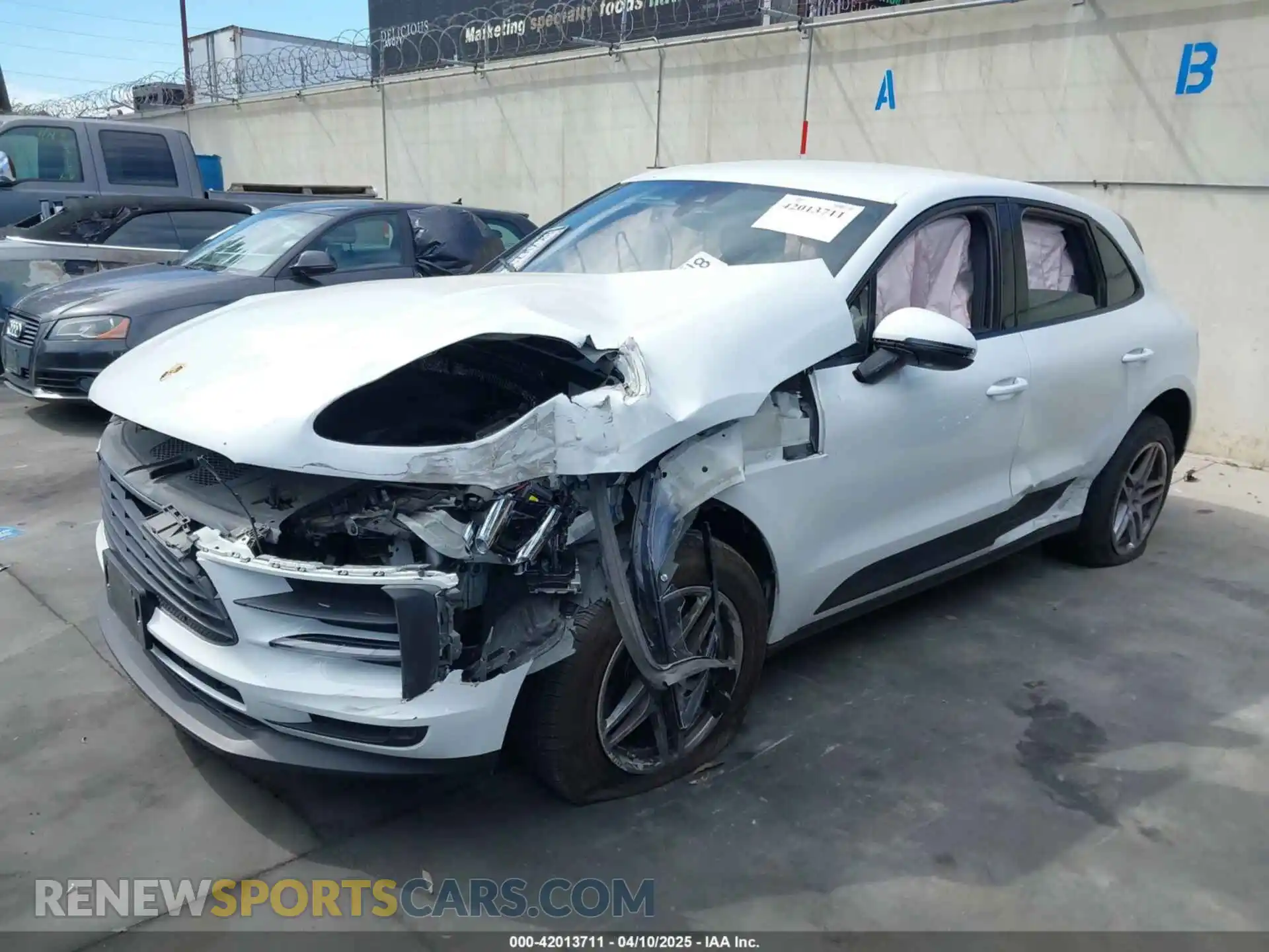 2 Фотография поврежденного автомобиля WP1AA2A50KLB05922 PORSCHE MACAN 2019