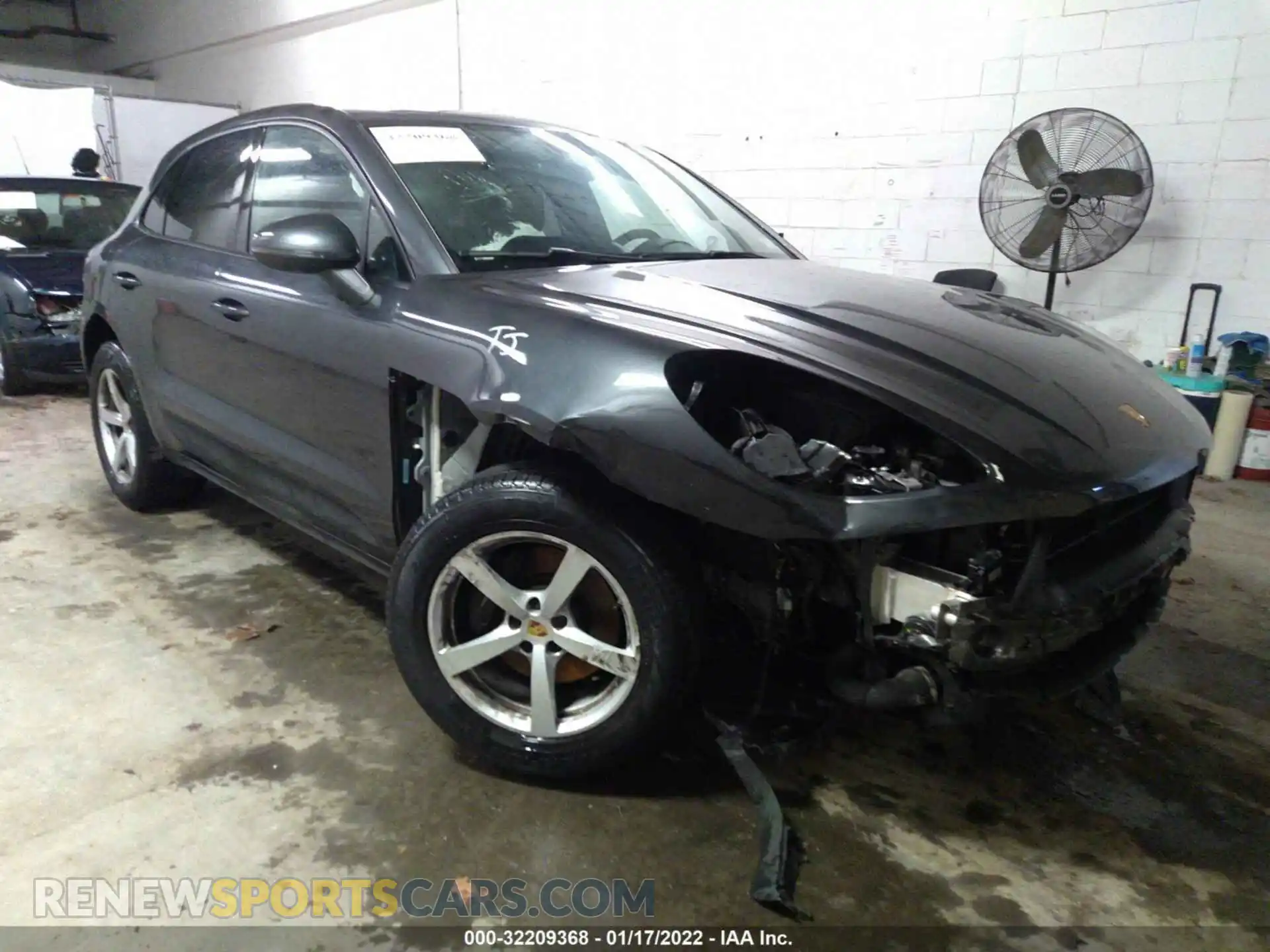 1 Photograph of a damaged car WP1AA2A58KLB07112 PORSCHE MACAN 2019