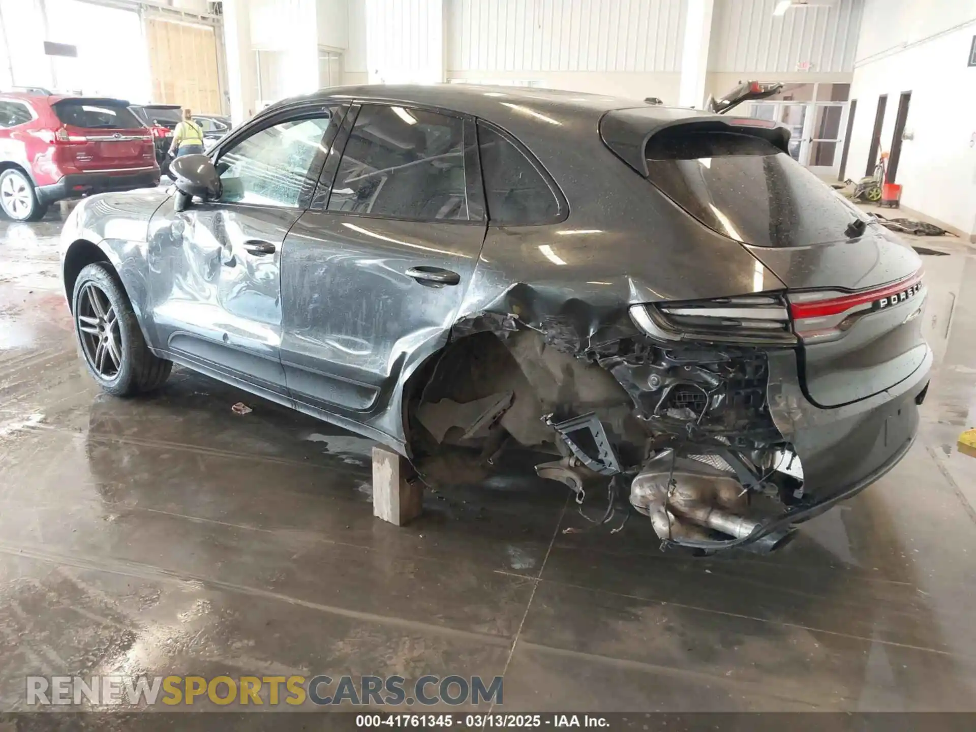 3 Фотография поврежденного автомобиля WP1AB2A55KLB30196 PORSCHE MACAN 2019