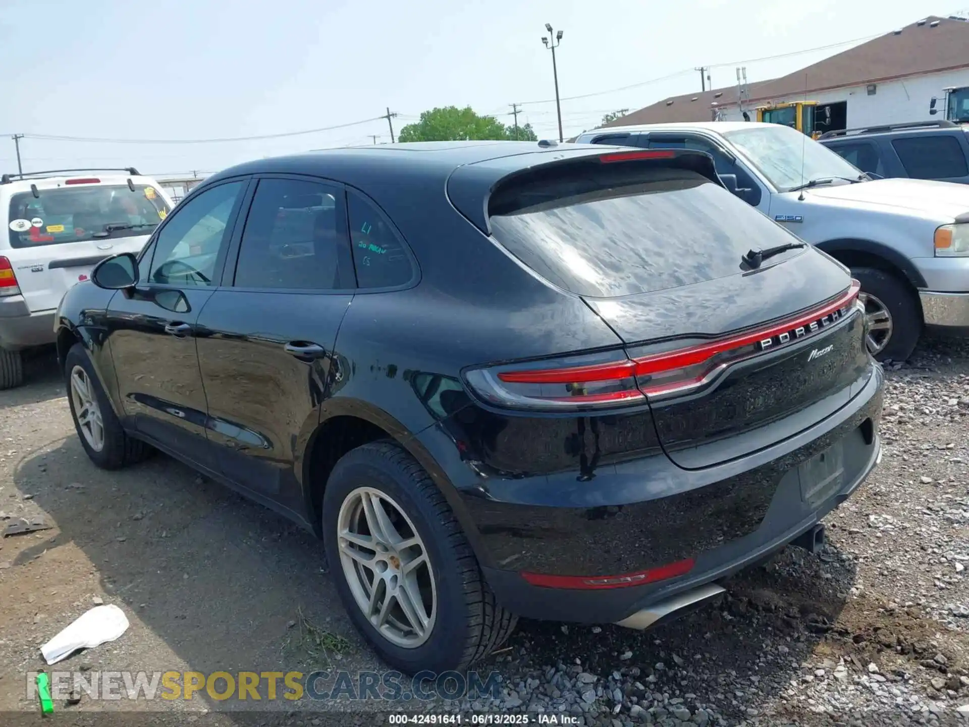 3 Photograph of a damaged car WP1AA2A51LLB10709 PORSCHE MACAN 2020