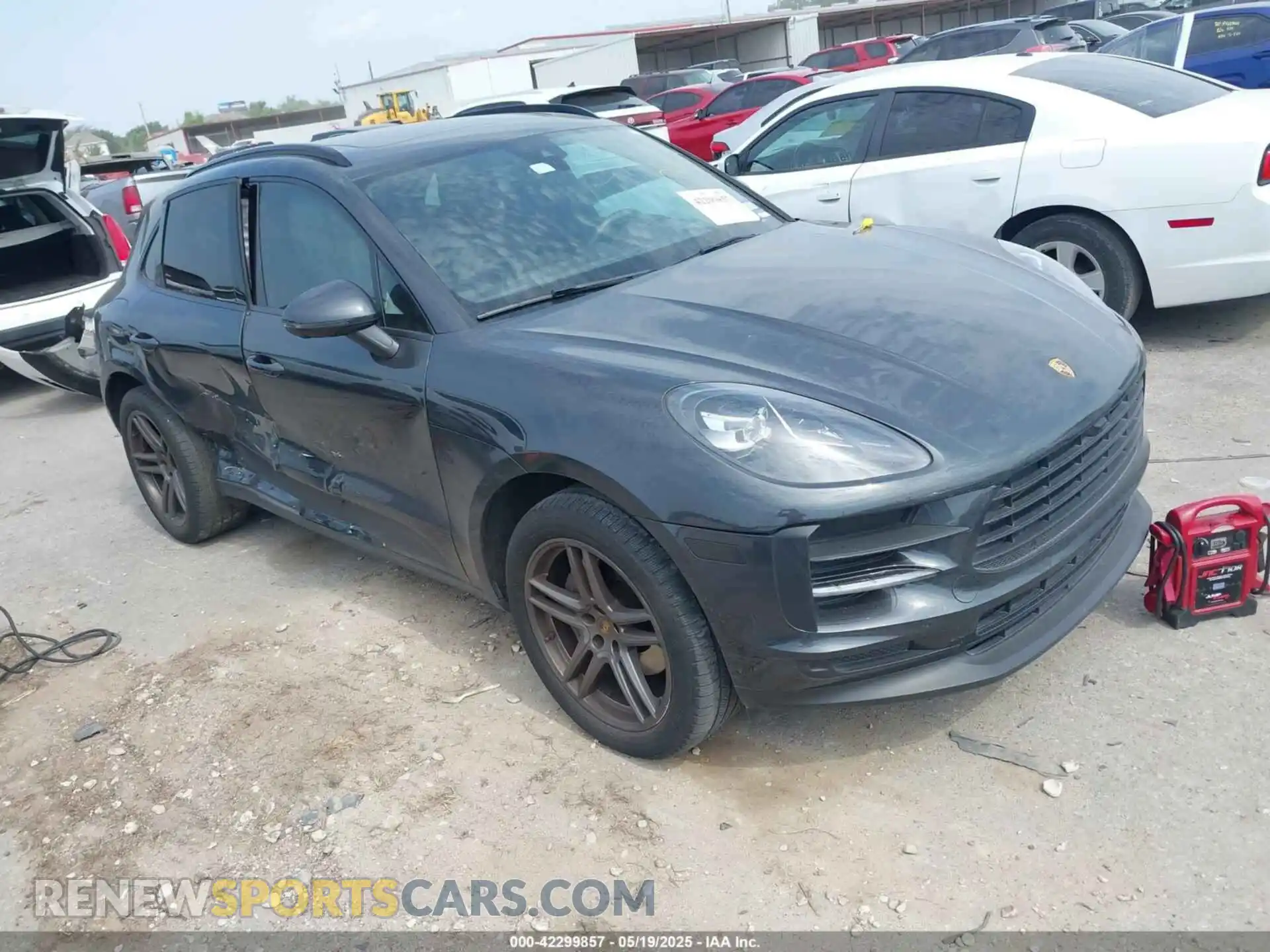 1 Photograph of a damaged car WP1AA2A55MLB07555 PORSCHE MACAN 2021