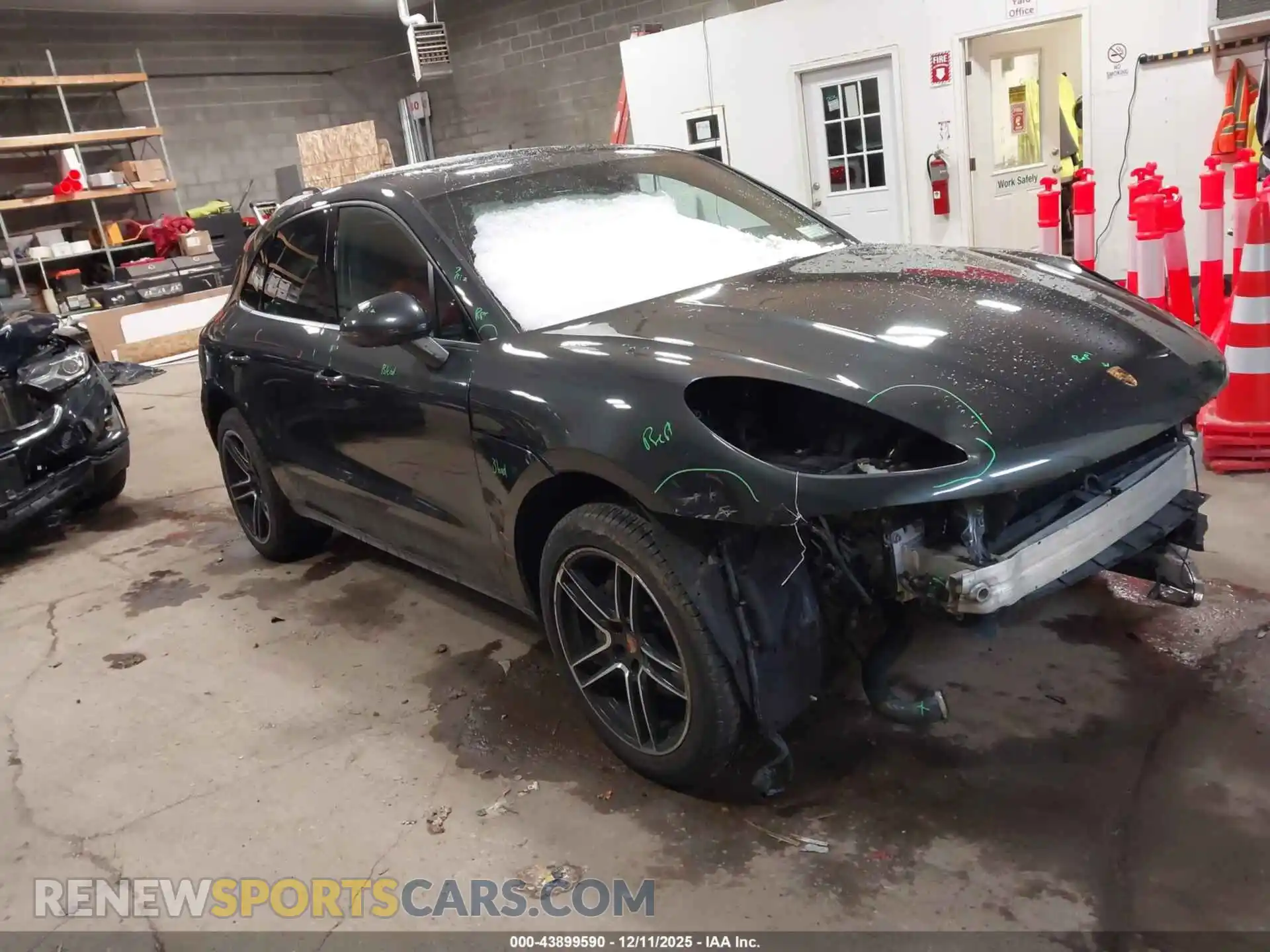 1 Photograph of a damaged car WP1AA2A55MLB12562 PORSCHE MACAN 2021