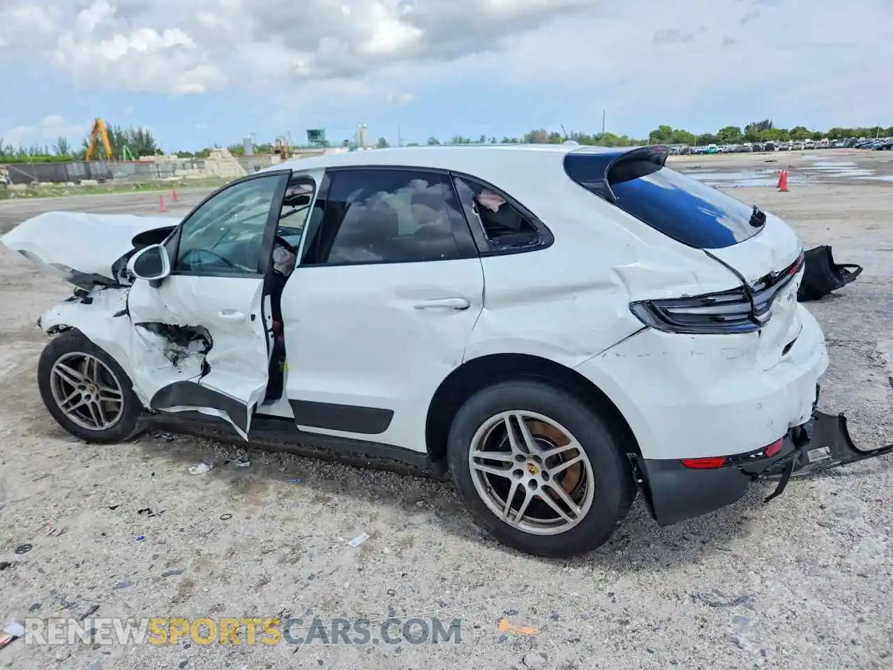 2 fotografías del automóvil dañado WP1AA2A56MLB01179 PORSCHE MACAN 2021