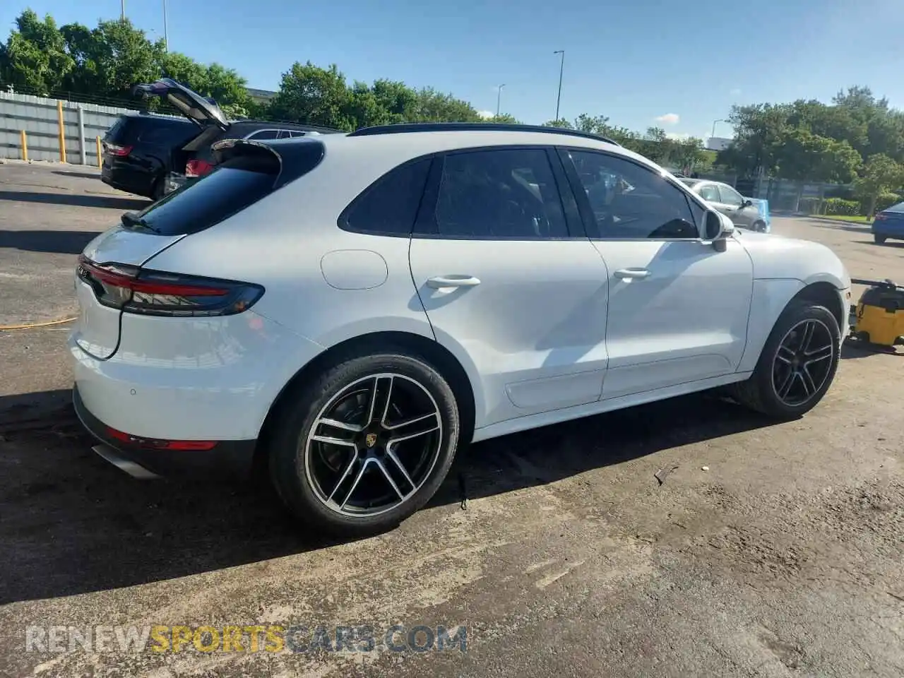 3 fotografías del automóvil dañado WP1AA2A58MLB13561 PORSCHE MACAN 2021