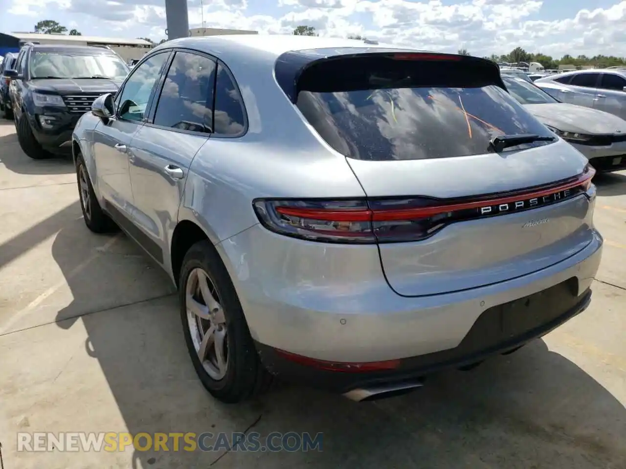 3 fotografías del automóvil dañado WP1AA2A59MLB11611 PORSCHE MACAN 2021