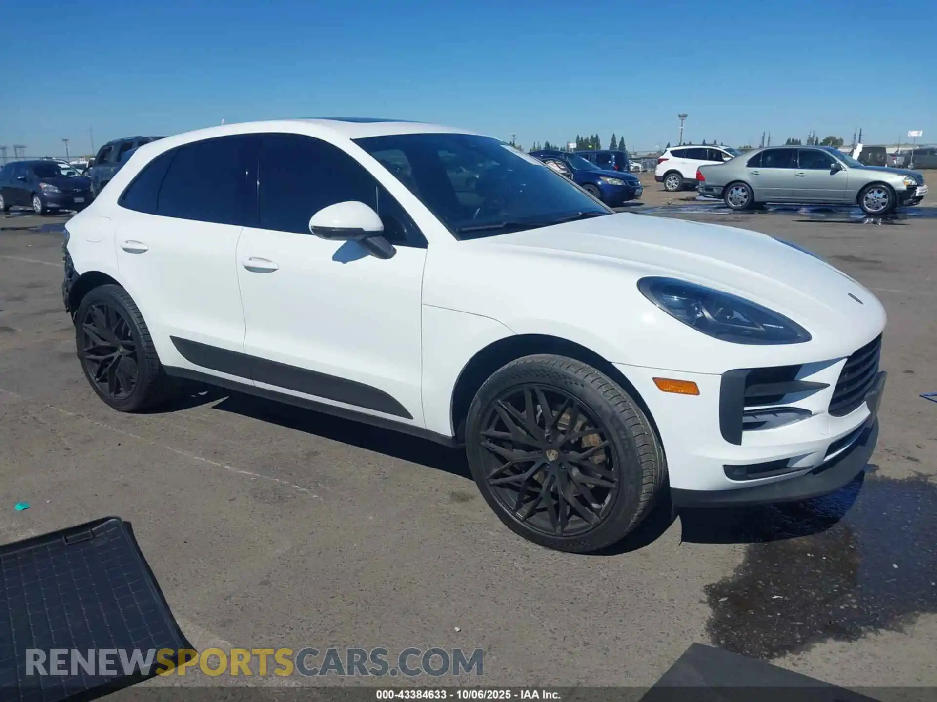 1 Photograph of a damaged car WP1AB2A57MLB30171 PORSCHE MACAN 2021