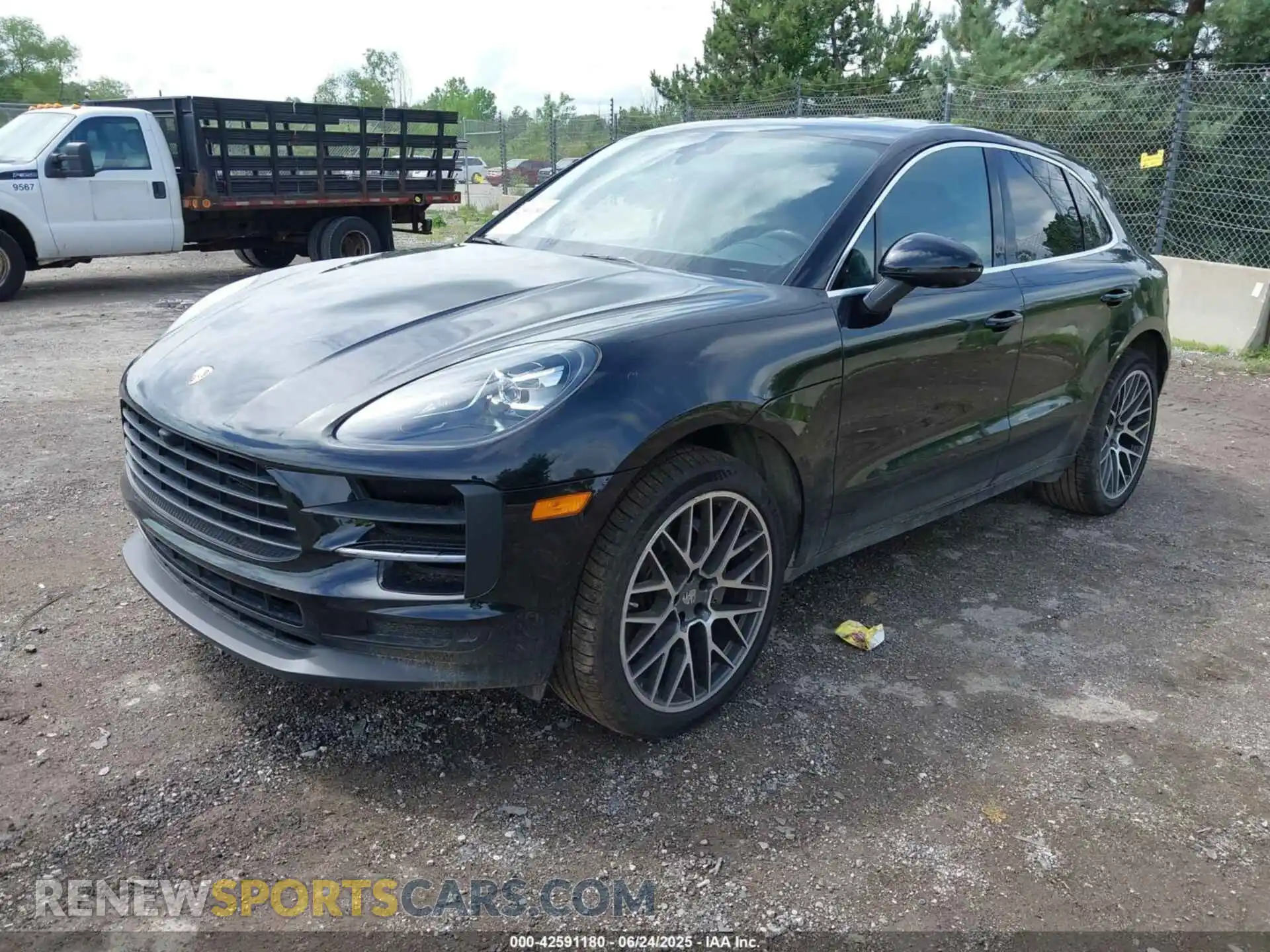 2 fotografías del automóvil dañado WP1AB2A58MLB35721 PORSCHE MACAN 2021