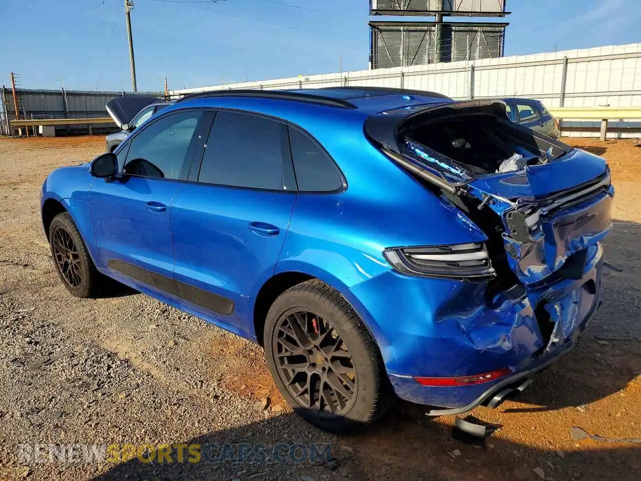 2 fotografías del automóvil dañado WP1AG2A53MLB51178 PORSCHE MACAN 2021