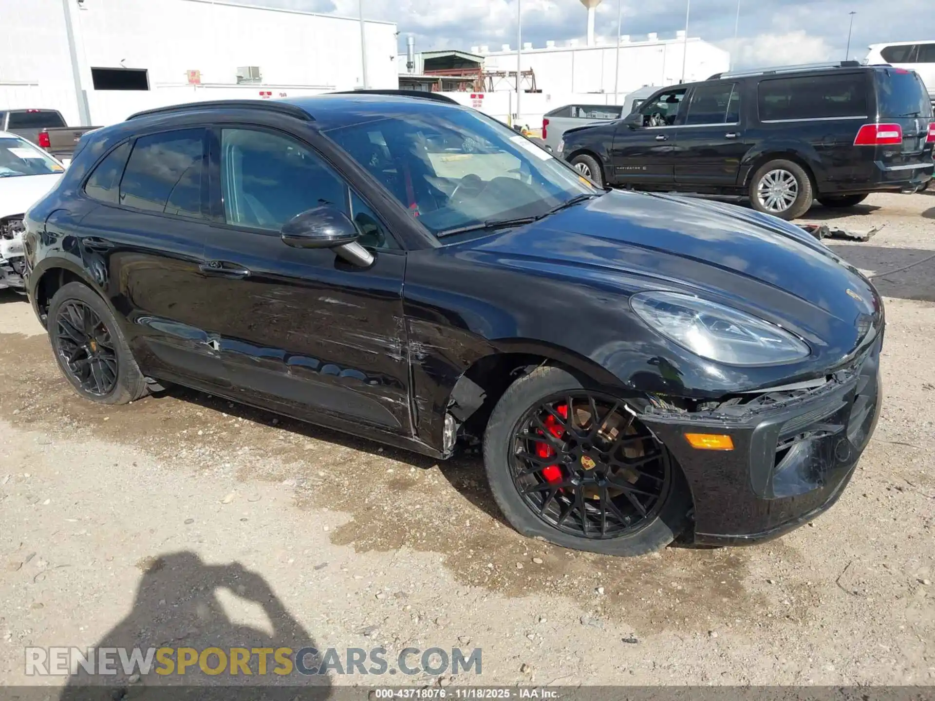 1 Photograph of a damaged car WP1AG2A56MLB52244 PORSCHE MACAN 2021