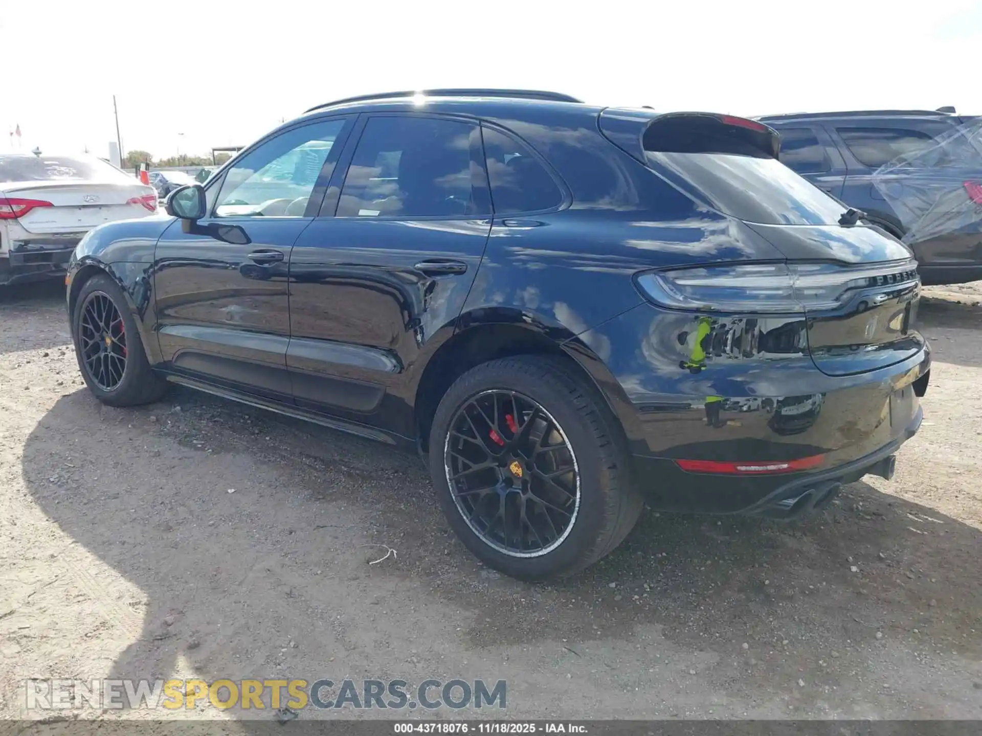 3 Photograph of a damaged car WP1AG2A56MLB52244 PORSCHE MACAN 2021
