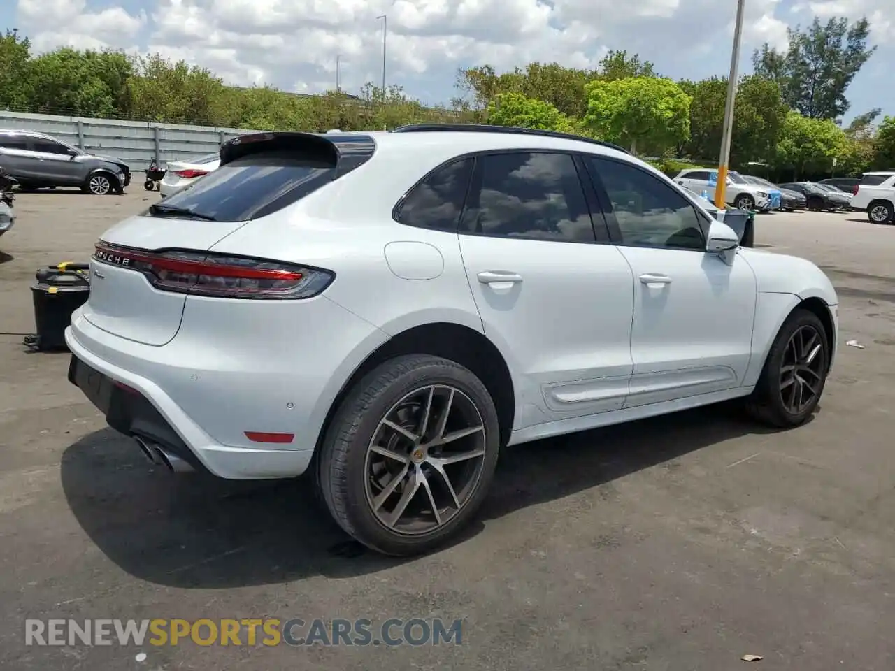 3 Photograph of a damaged car WP1AA2A51NLB03679 PORSCHE MACAN 2022