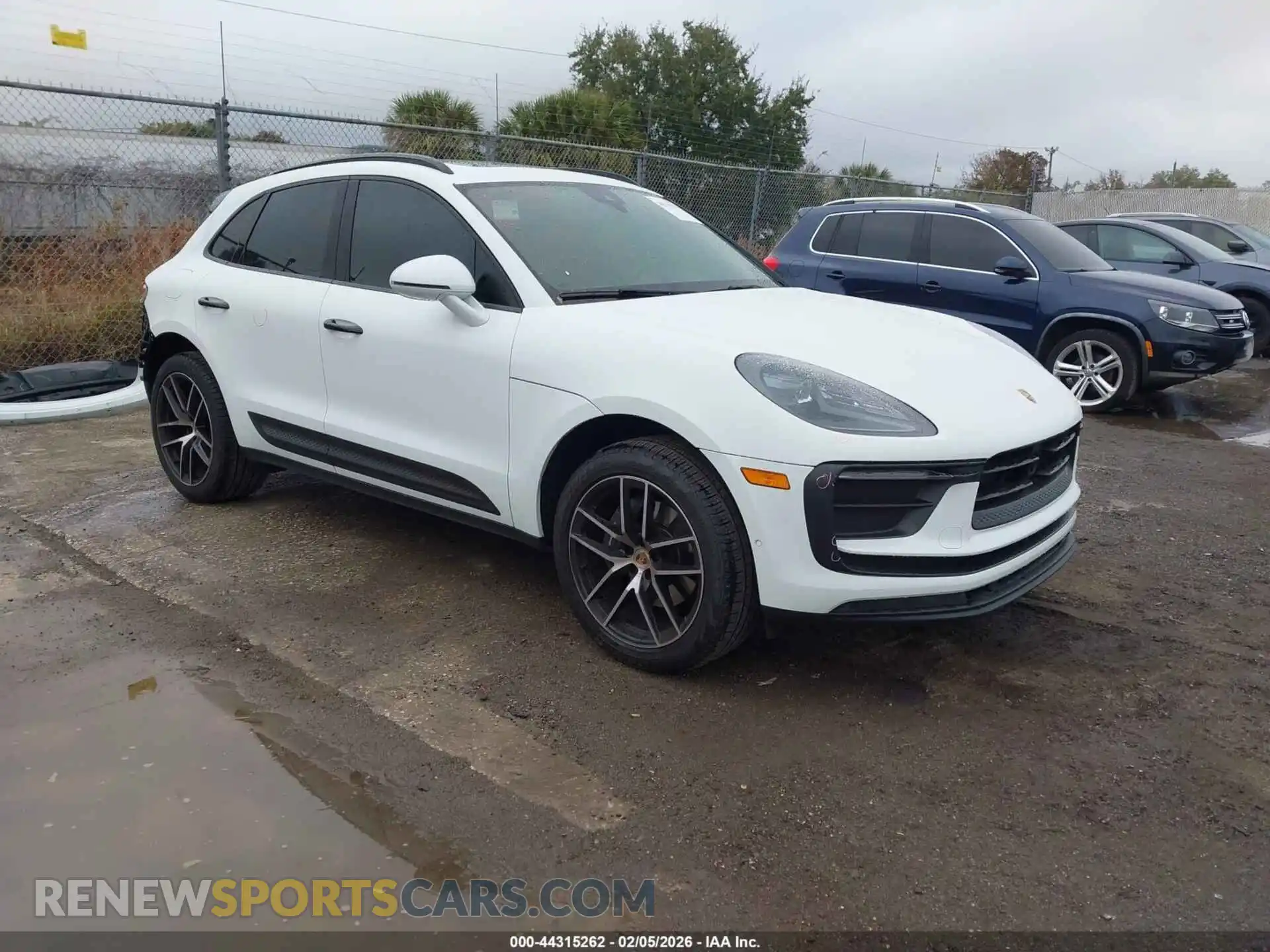 1 Photograph of a damaged car WP1AA2A55NLB11283 PORSCHE MACAN 2022