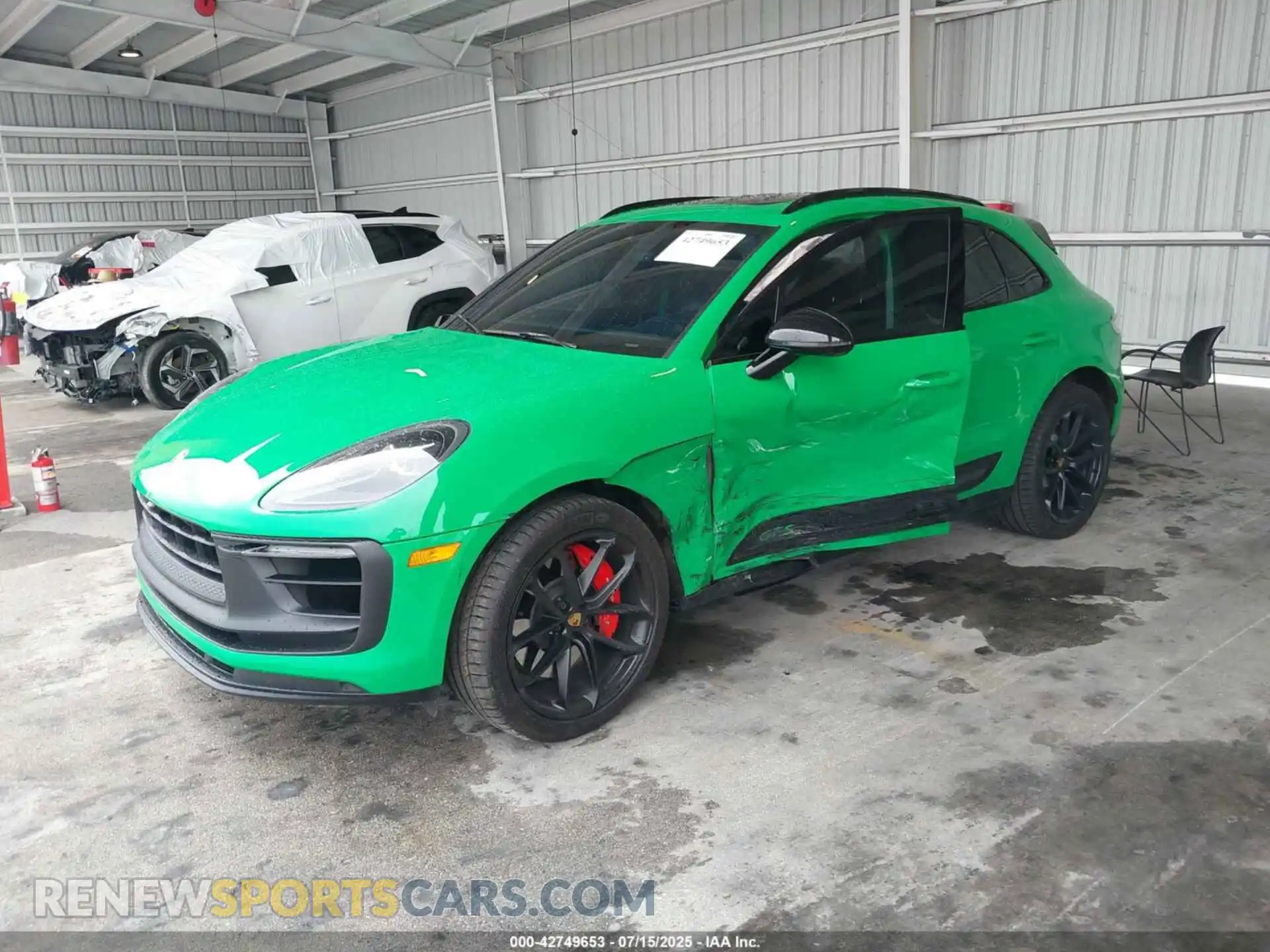 2 fotografías del automóvil dañado WP1AF2A51NLB30561 PORSCHE MACAN 2022