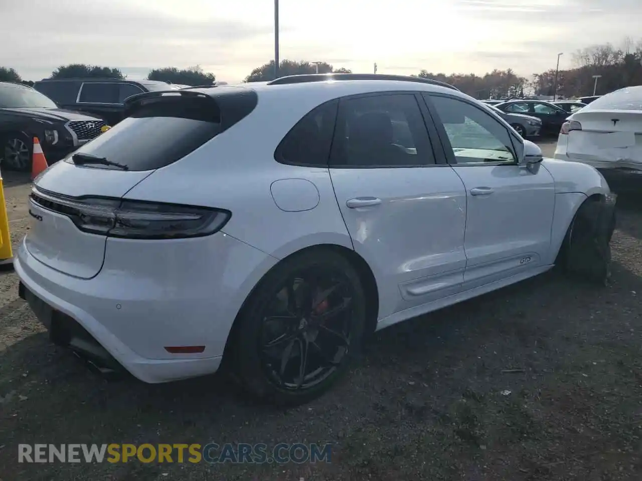 3 Photograph of a damaged car WP1AF2A54NLB30201 PORSCHE MACAN 2022