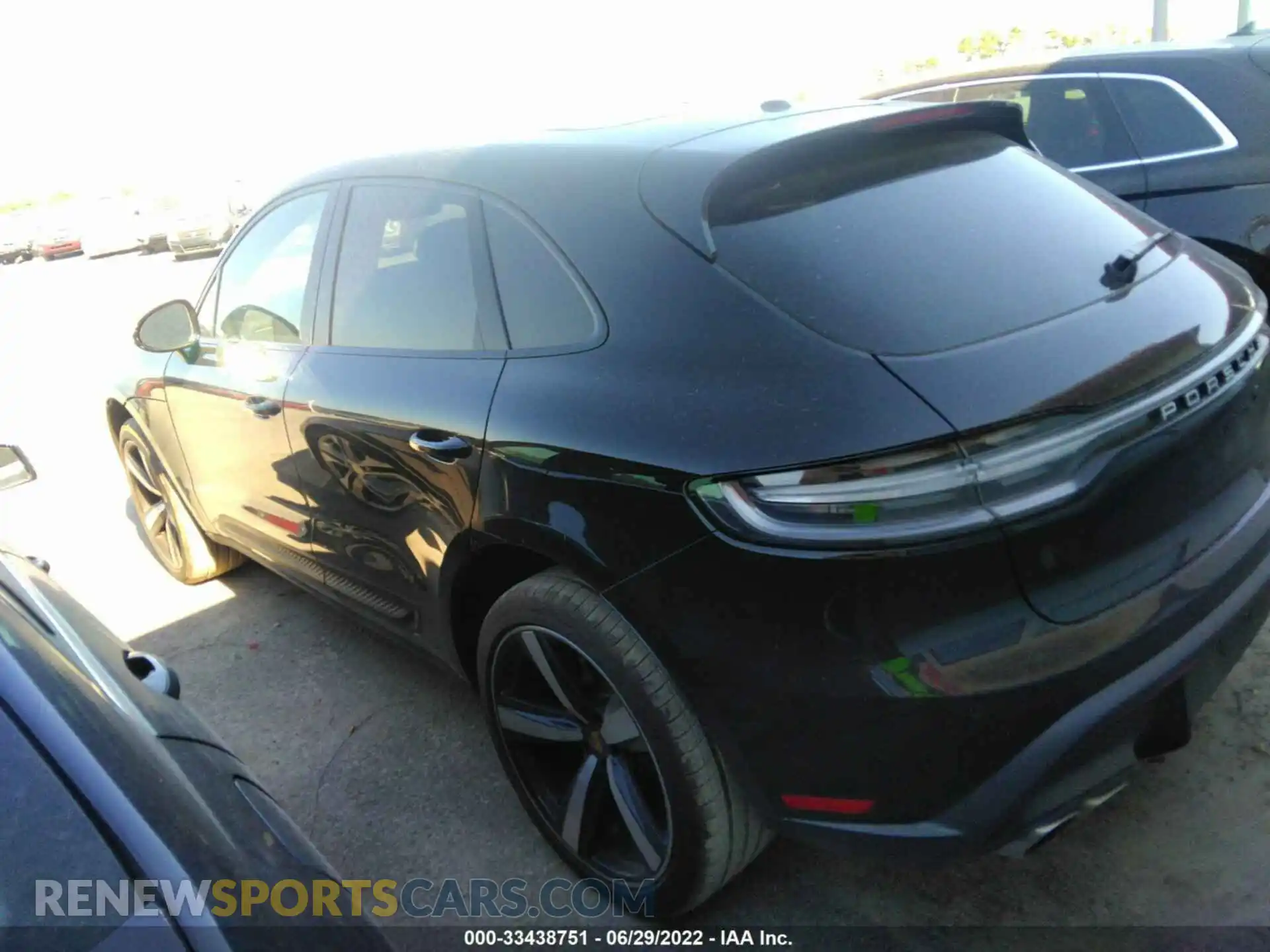 3 fotografías del automóvil dañado WP1AG2A57NLB20713 PORSCHE MACAN 2022