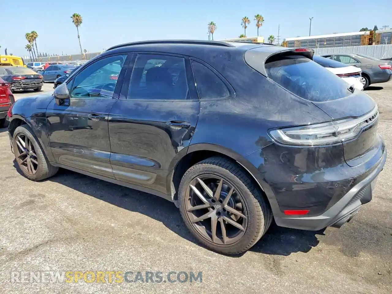 2 fotografías del automóvil dañado WP1AA2A53PLB07428 PORSCHE MACAN 2023