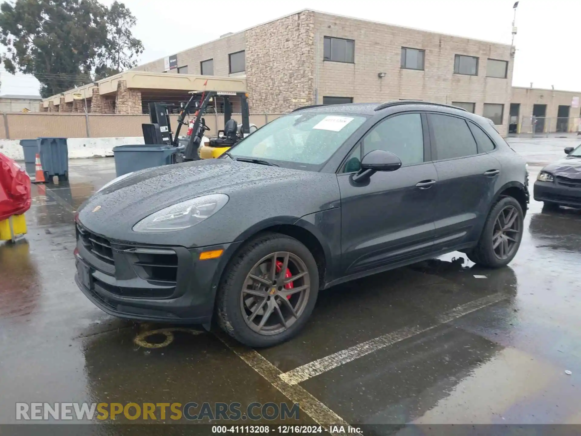 2 fotografías del automóvil dañado WP1AG2A50PLB35198 PORSCHE MACAN 2023
