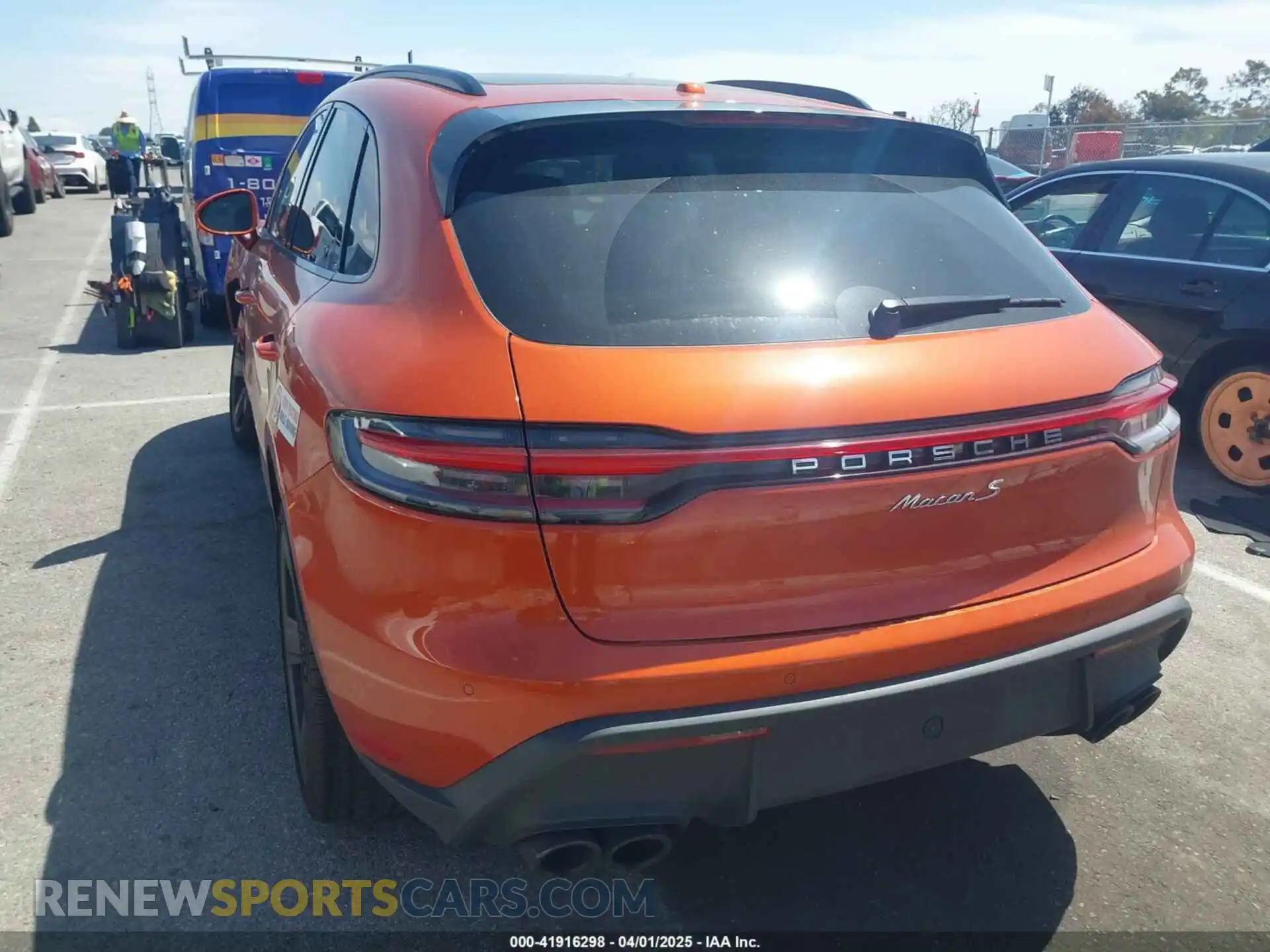 3 fotografías del automóvil dañado WP1AG2A50PLB38649 PORSCHE MACAN 2023