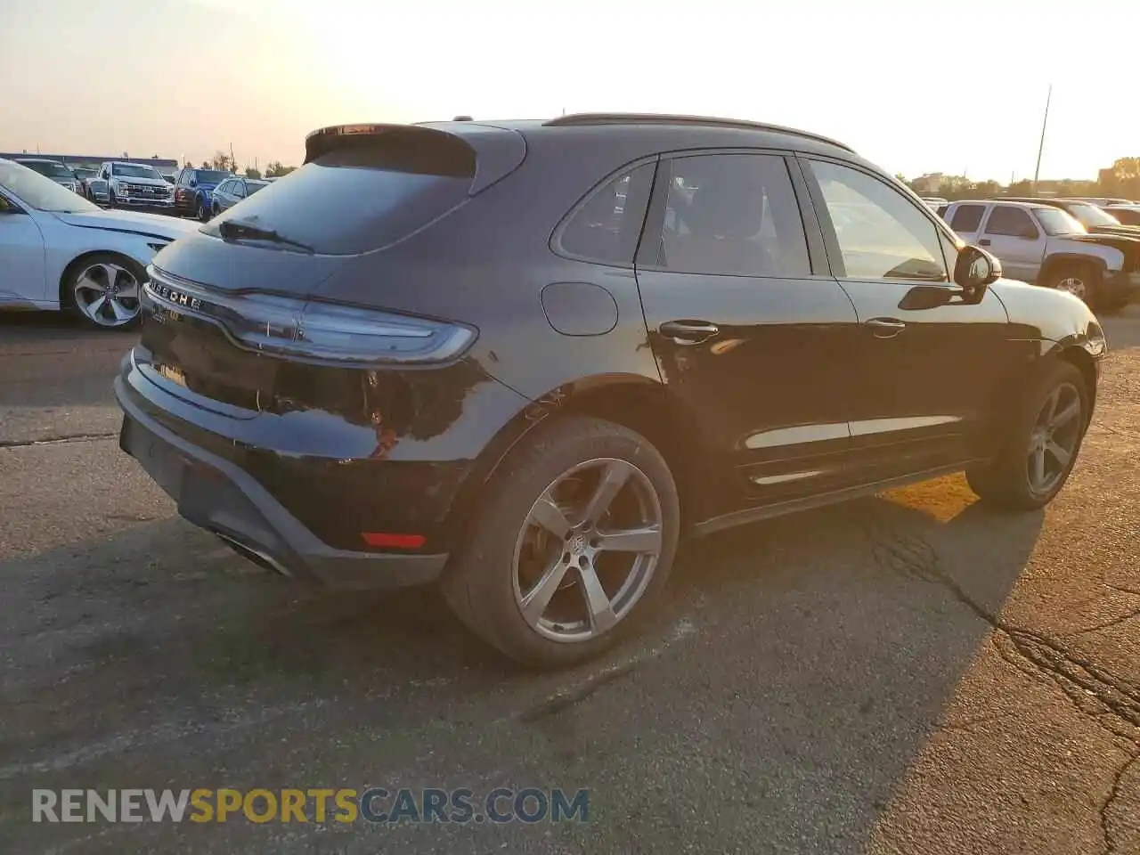 3 Фотография поврежденного автомобиля WP1AA2A51RLB00965 PORSCHE MACAN 2024