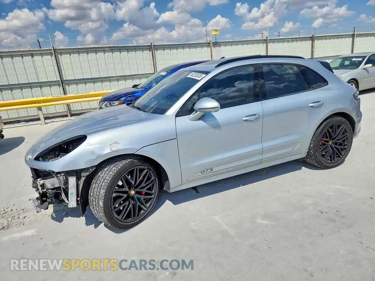 1 Photograph of a damaged car WP1AF2A56RLB57065 PORSCHE MACAN 2024