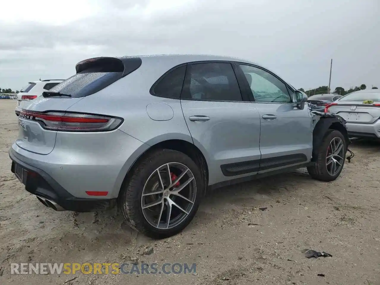 3 Photograph of a damaged car WP1AG2A52RLB38400 PORSCHE MACAN 2024