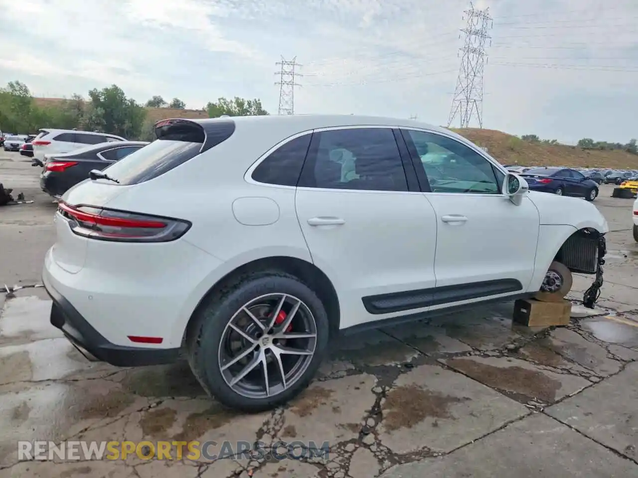 3 Photograph of a damaged car WP1AG2A58RLB36621 PORSCHE MACAN 2024