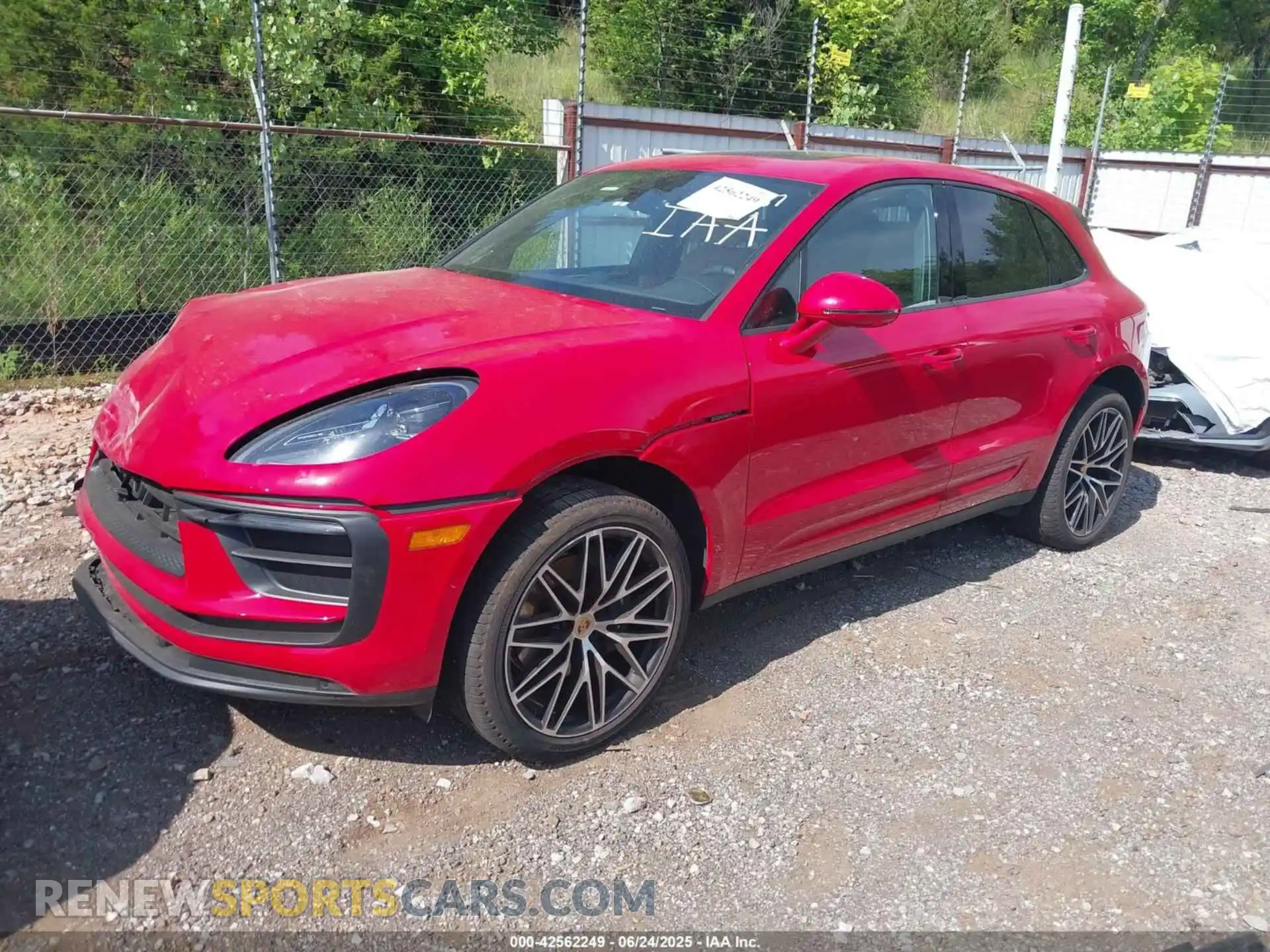 2 Фотография поврежденного автомобиля WP1AA2A58SLB08387 PORSCHE MACAN 2025