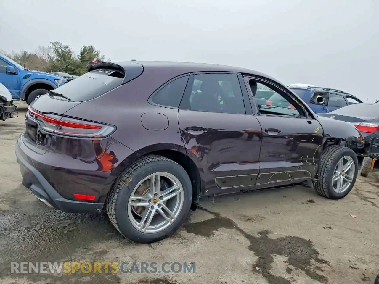 3 Photograph of a damaged car WP1AA2A59SLB09239 PORSCHE MACAN 2025