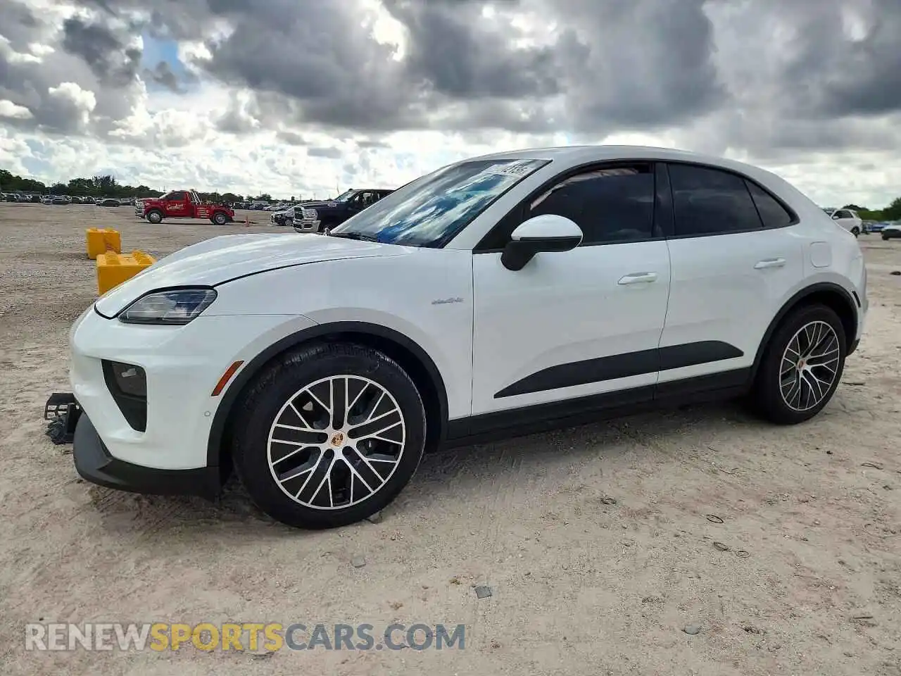 2 fotografías del automóvil dañado WP1AD2XA3SL077560 PORSCHE MACAN 2025