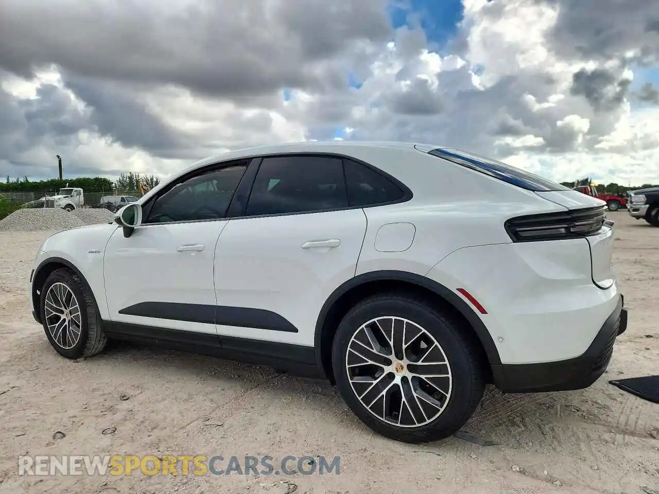 3 fotografías del automóvil dañado WP1AD2XA3SL077560 PORSCHE MACAN 2025