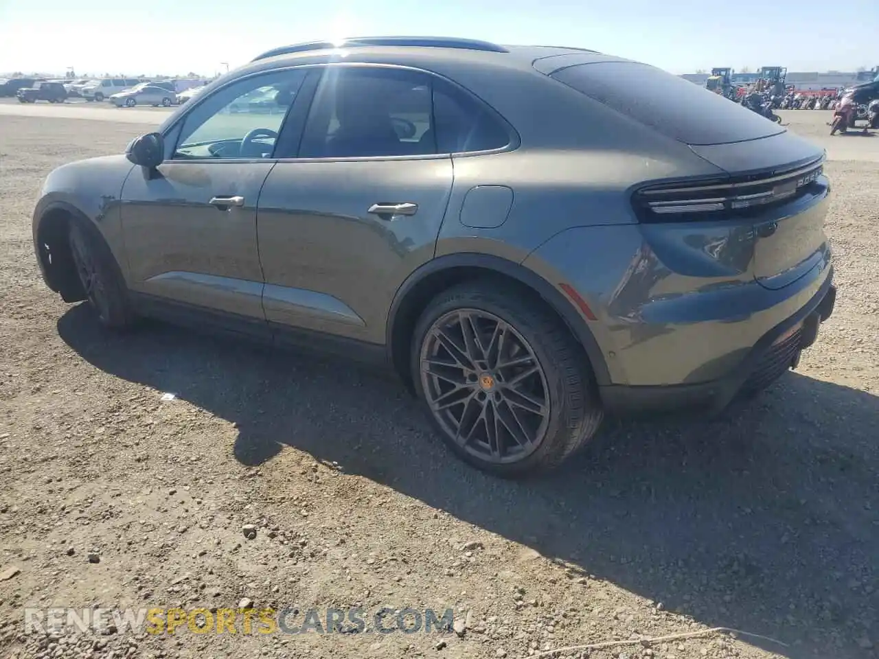 2 fotografías del automóvil dañado WP1AD2XA6SL077147 PORSCHE MACAN 2025