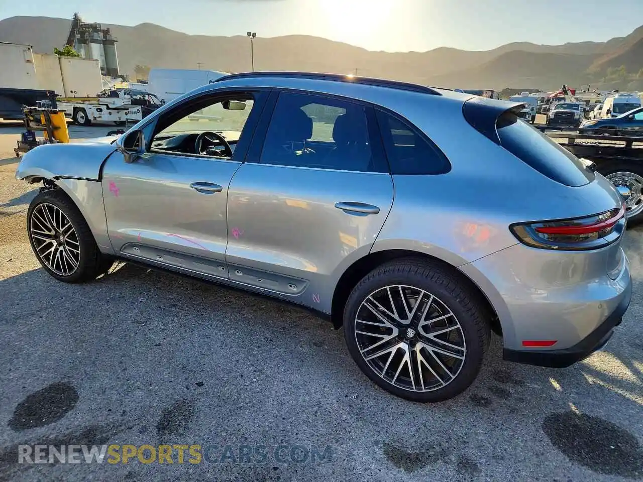 2 Фотография поврежденного автомобиля WP1AA2A58TLB11677 PORSCHE MACAN 2026