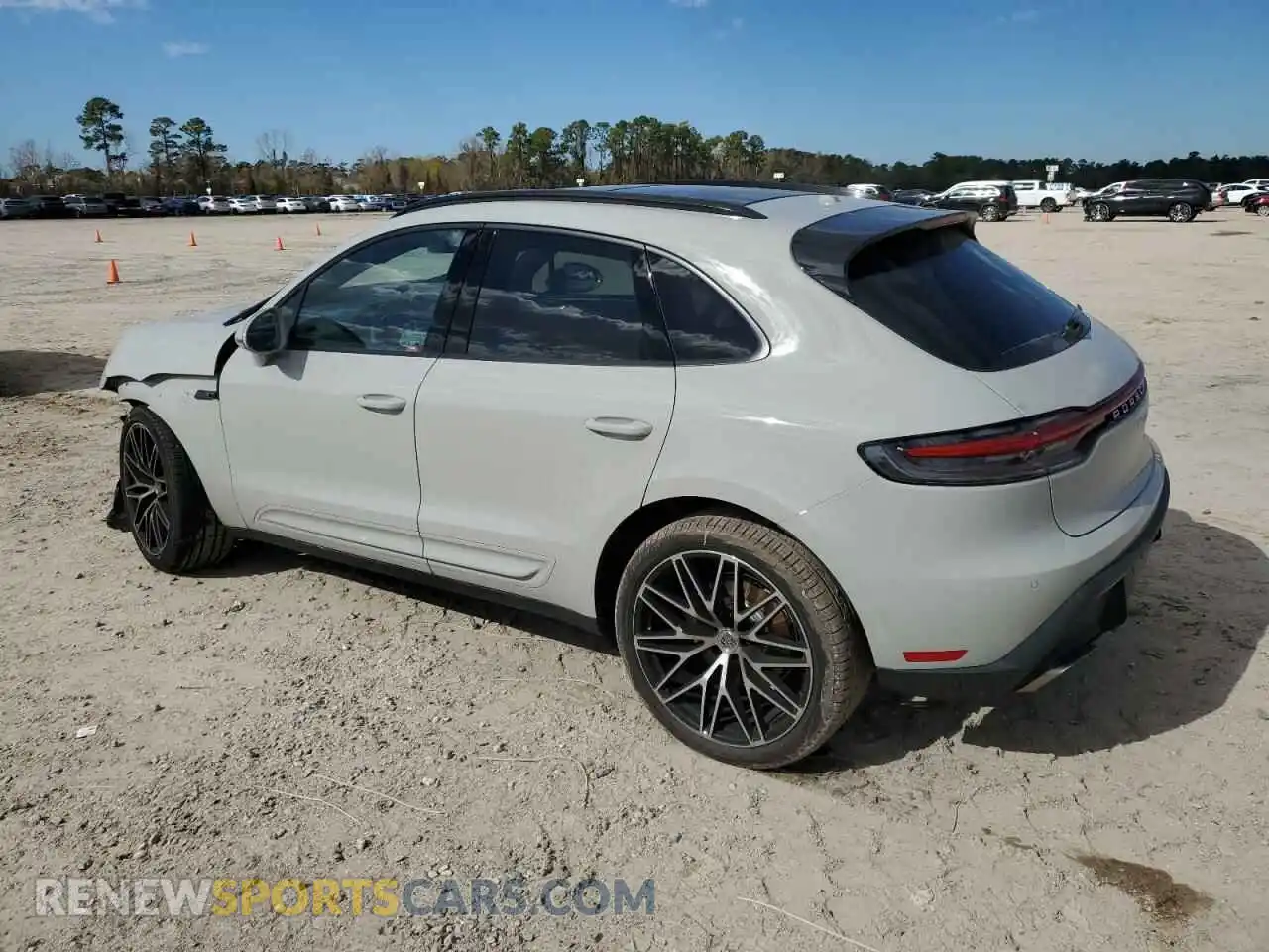 2 fotografías del automóvil dañado WP1AA2A50SLB05161 PORSCHE MACAN BASE 2025