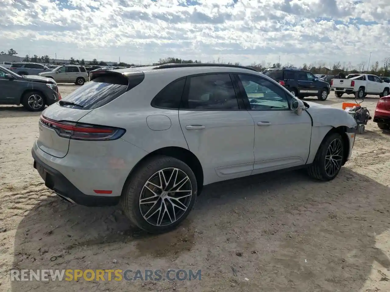 3 fotografías del automóvil dañado WP1AA2A50SLB05161 PORSCHE MACAN BASE 2025